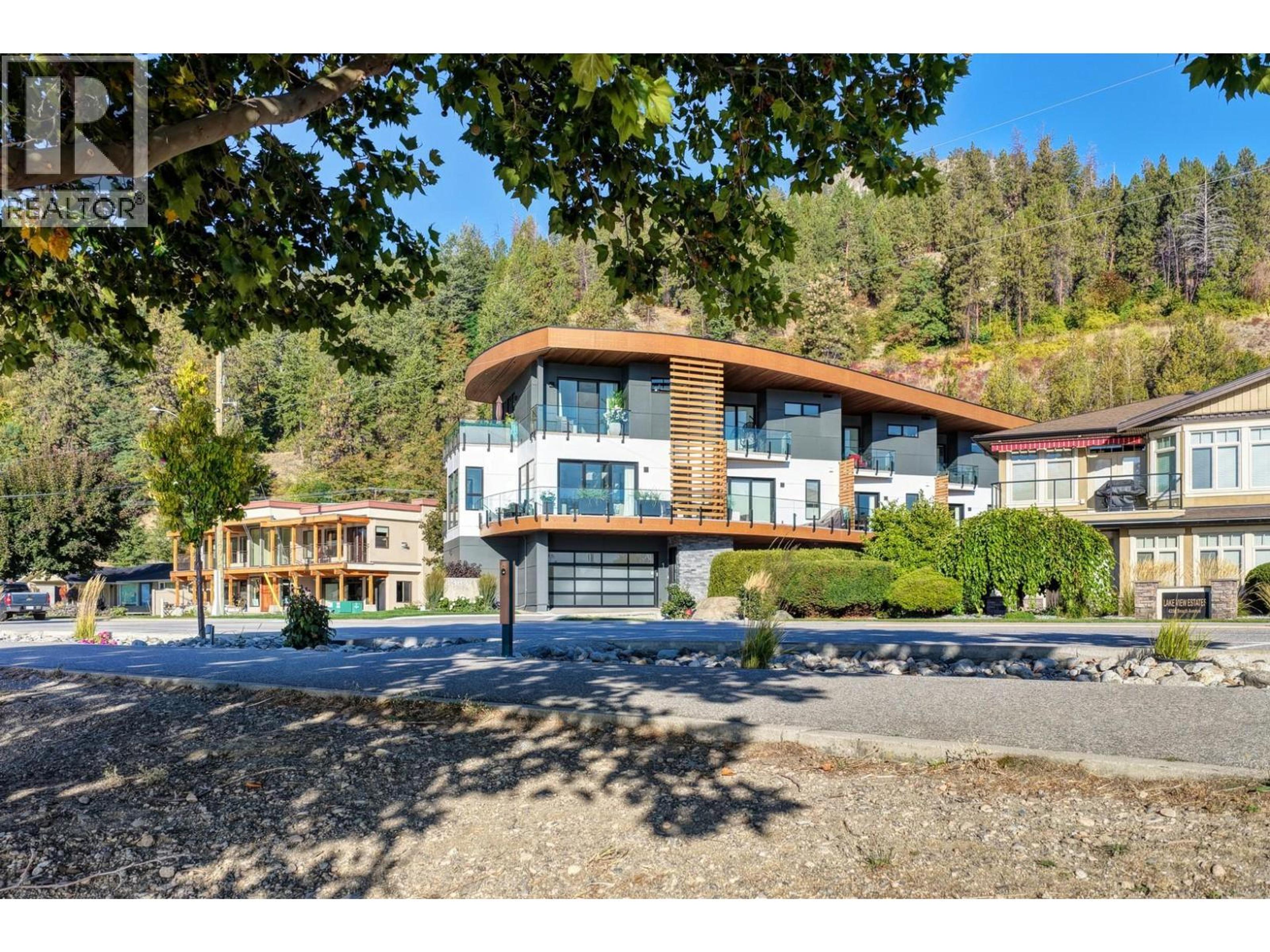 4364 Beach Avenue, Peachland - Exteriors - Full Complex View - Photo 8