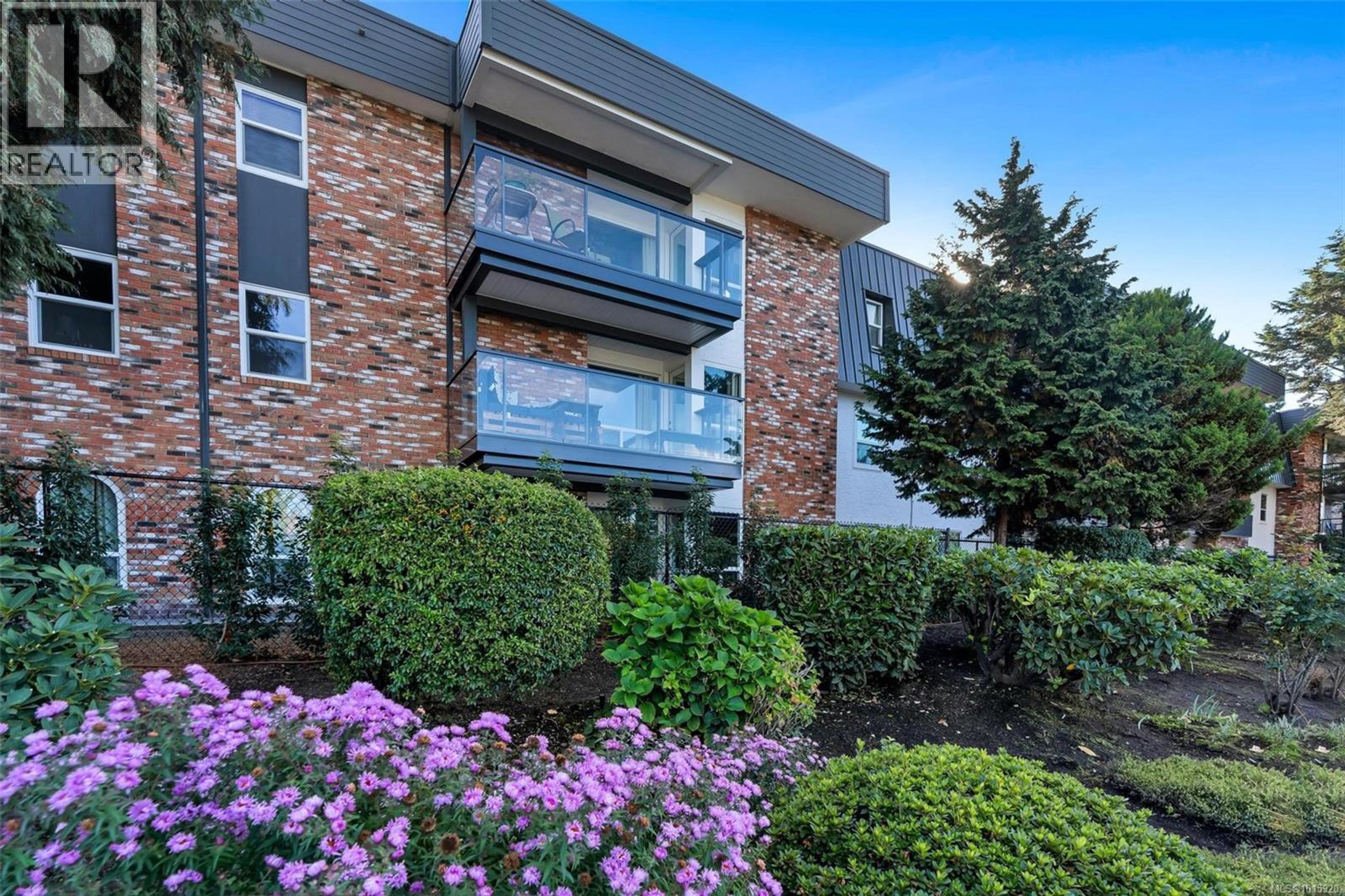 1725 Cedar Hill Cross Rd, Saanich - Exteriors - Photo 5