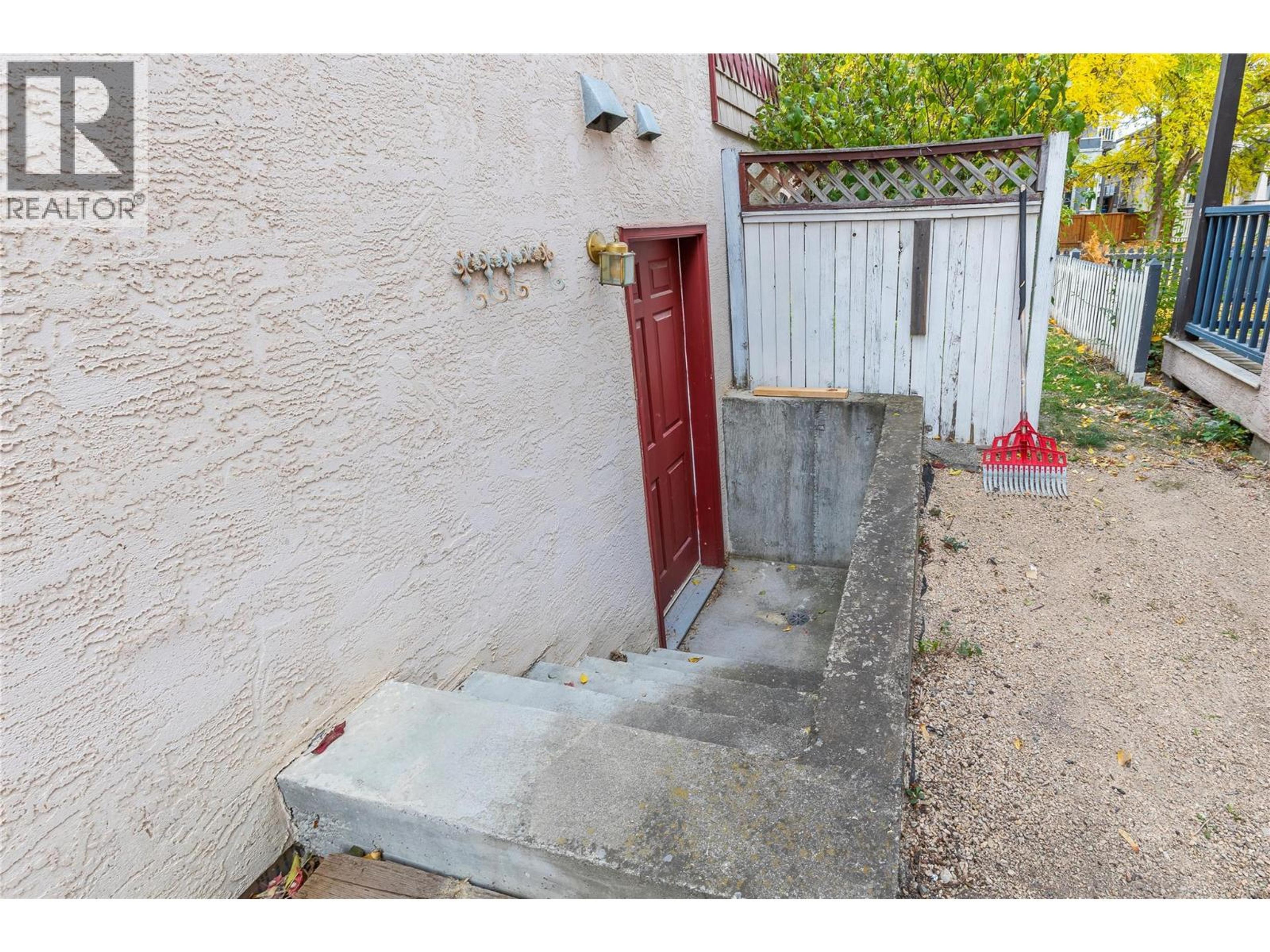 6973 Cummins Road, Vernon - Exteriors - Photo 8