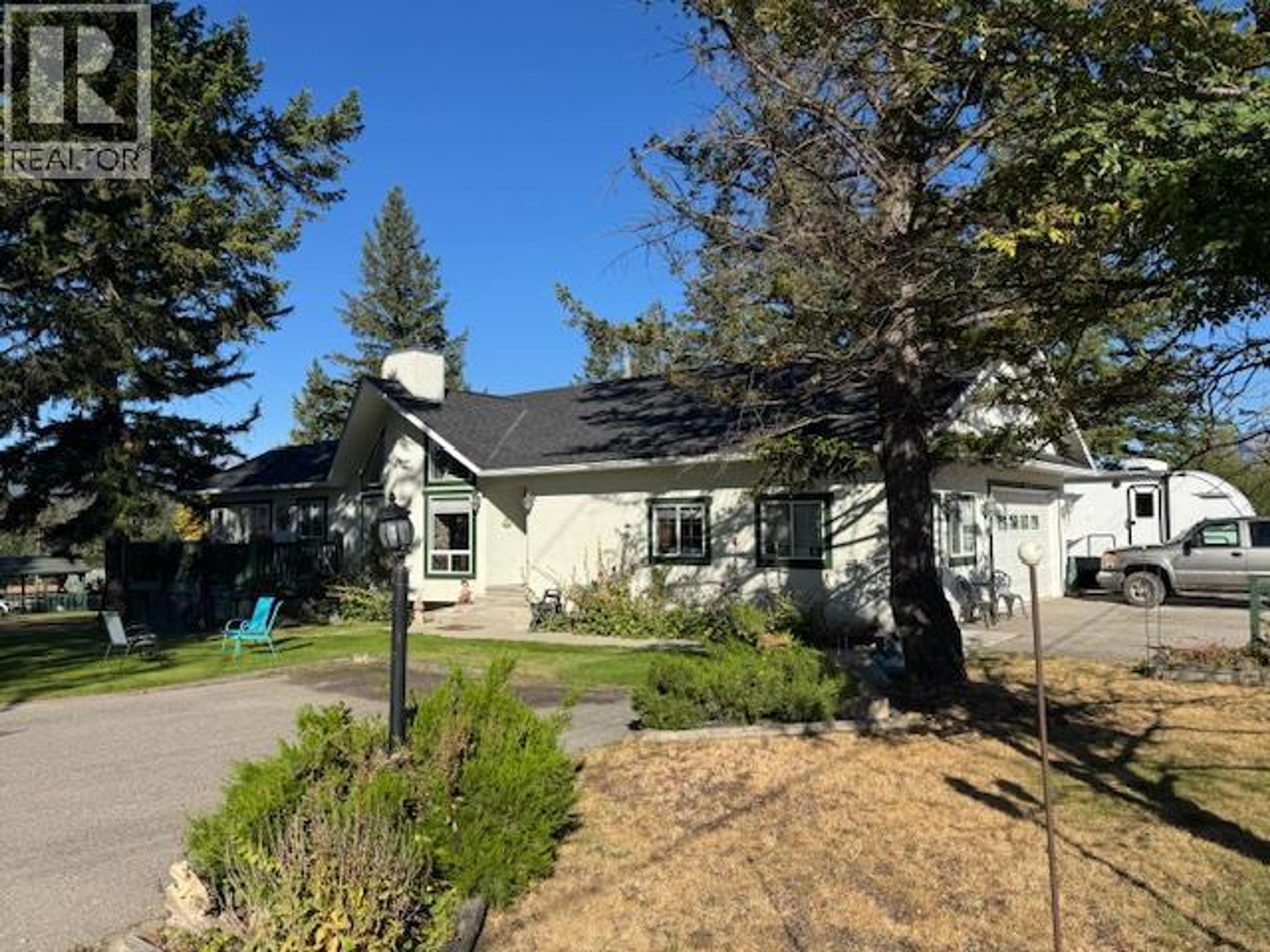 7369 Prospector Avenue, Radium Hot Springs - Exteriors - Photo 4