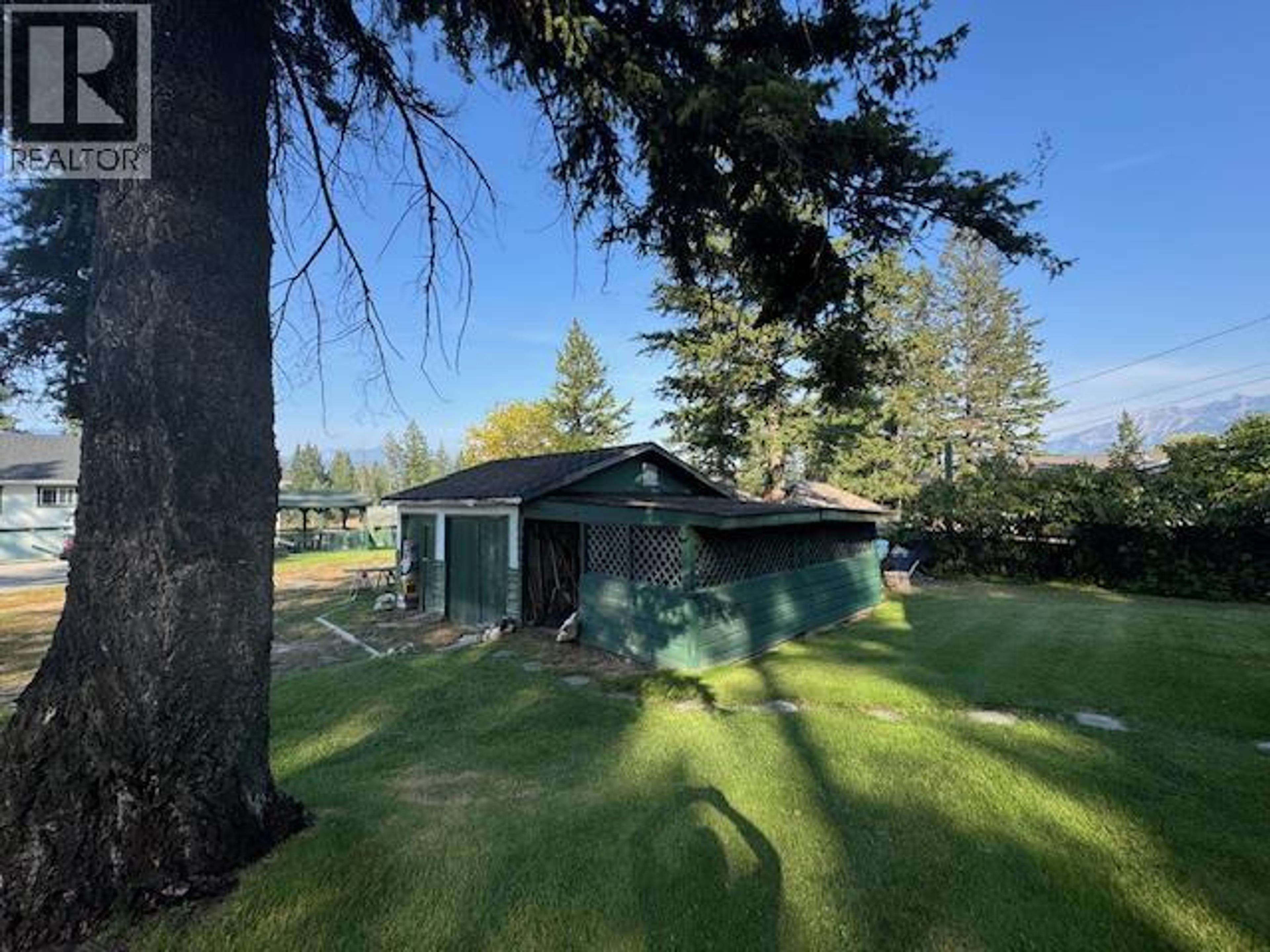 7369 Prospector Avenue, Radium Hot Springs - Exteriors - Photo 9