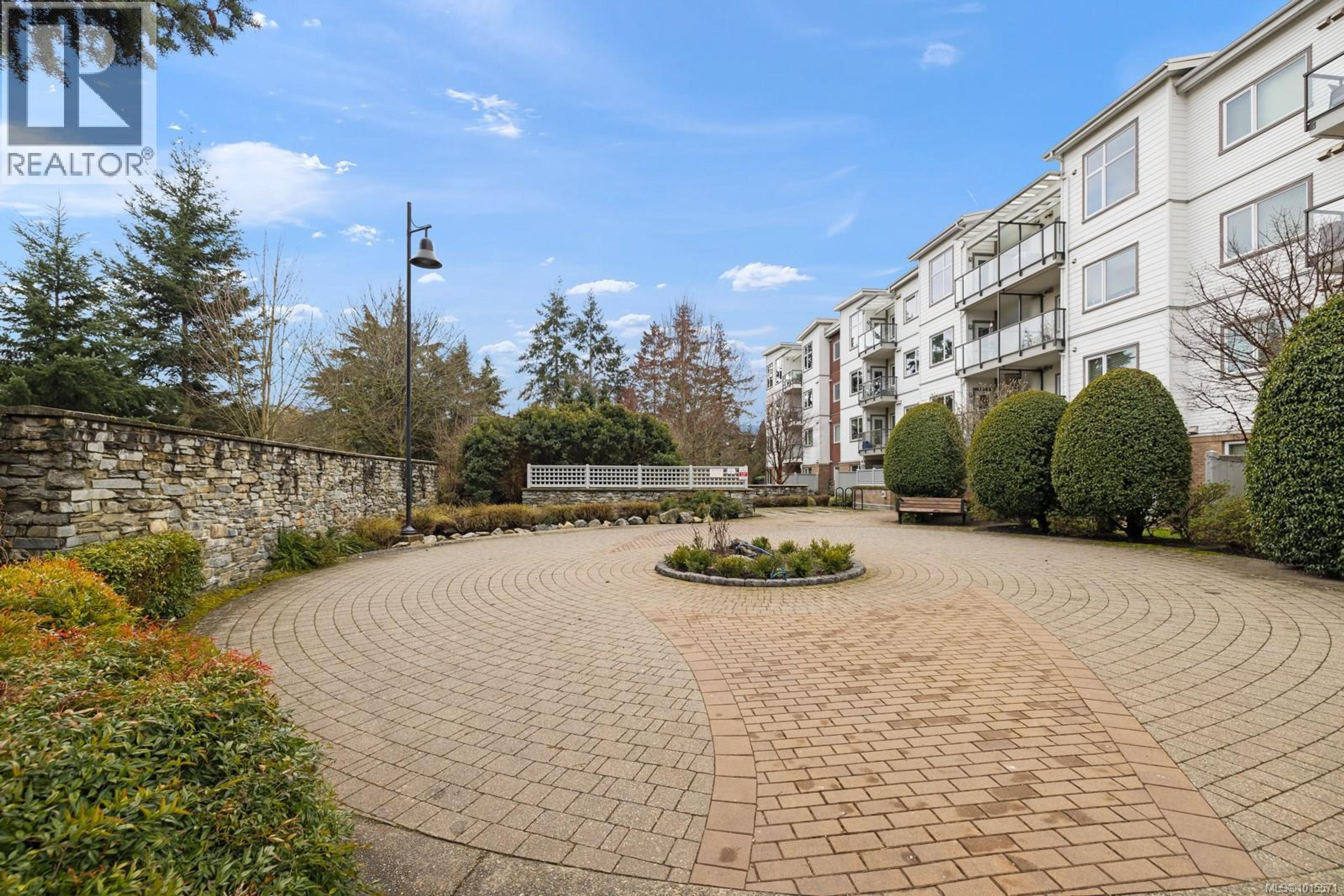 4394 West Saanich Rd, Saanich - Exteriors - Photo 2