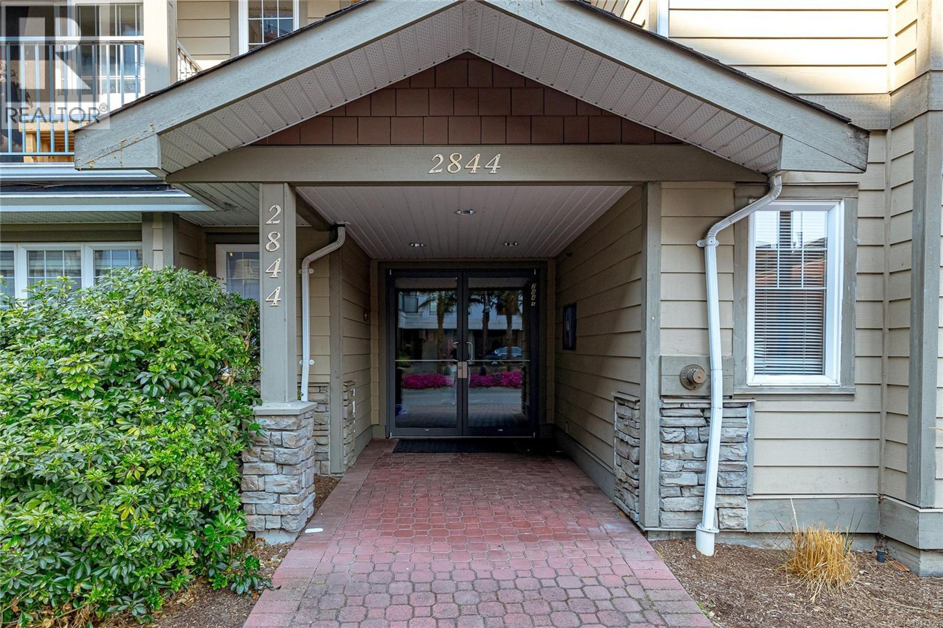 2844 Bryn Maur Rd, Langford - Exteriors - Photo 2