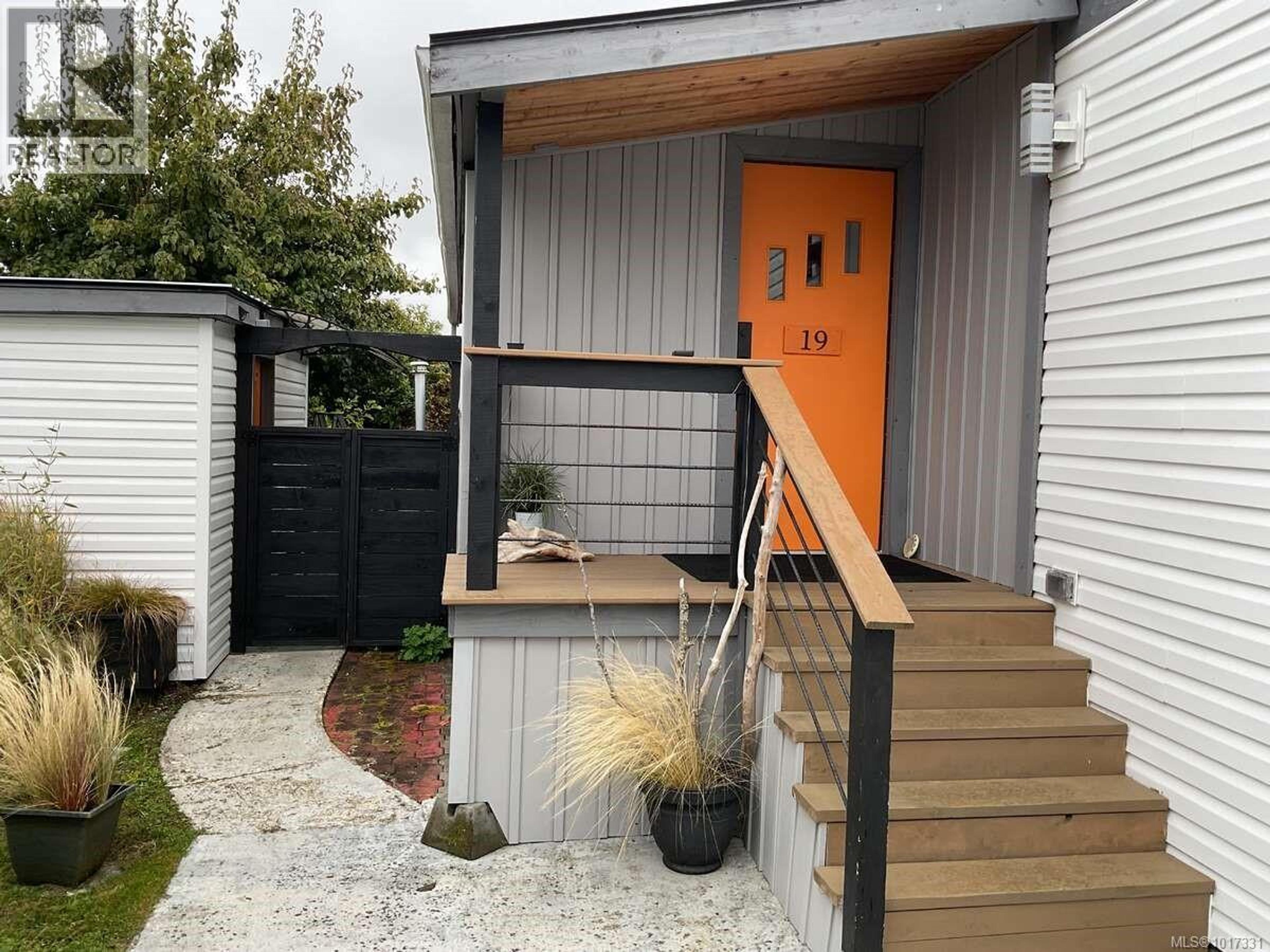 129 Meridian Way, Parksville - Exteriors - Photo 1