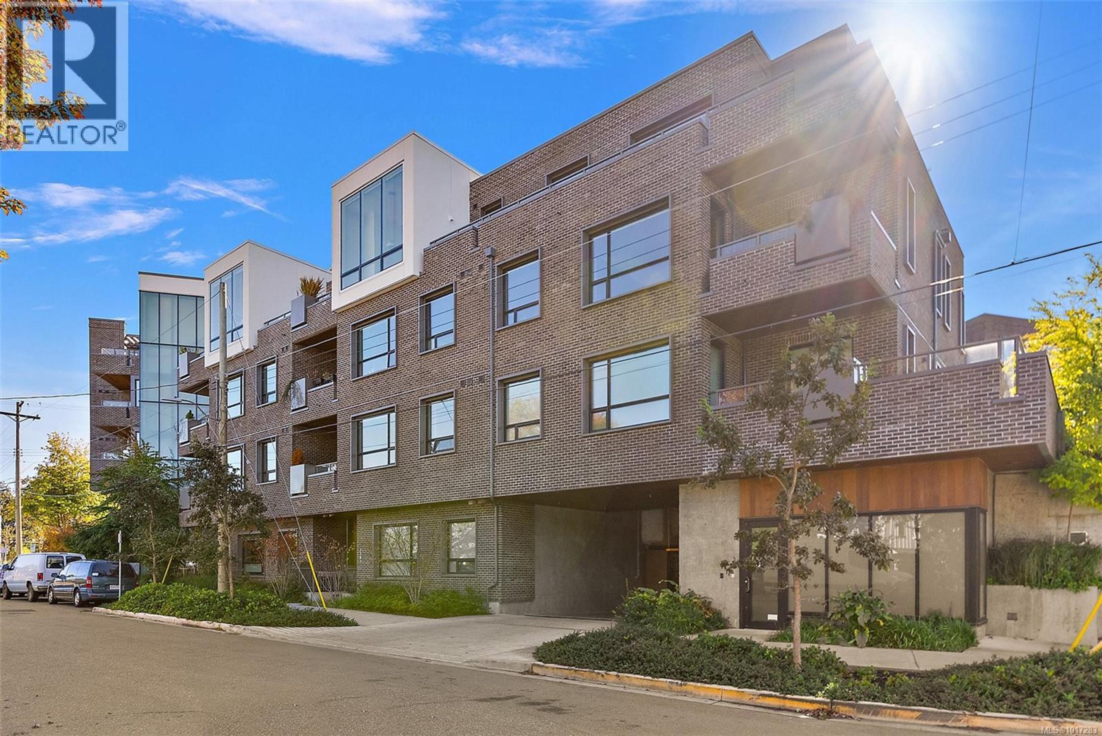 2285 Bowker Ave, Oak Bay - Exteriors - Photo 1