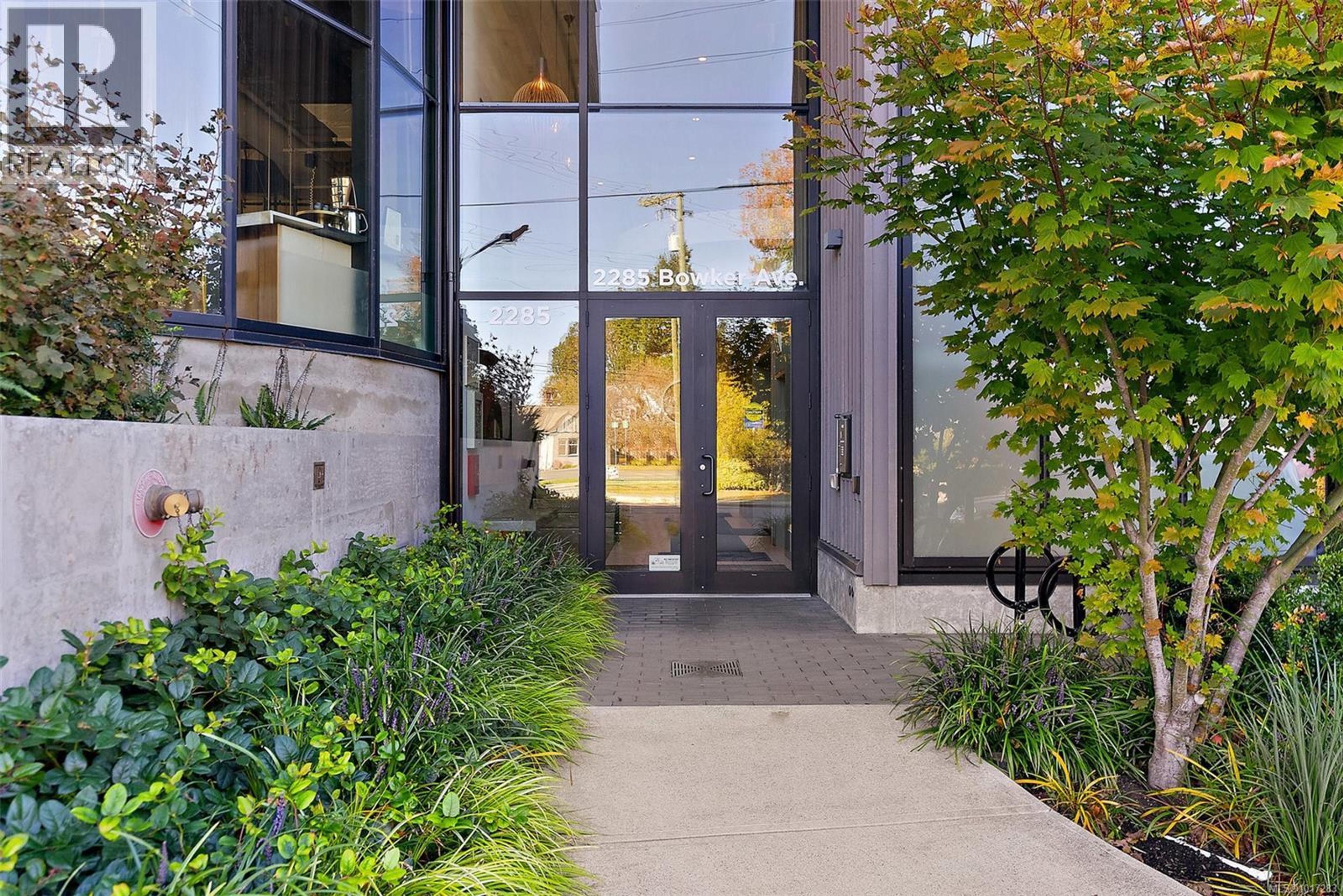 2285 Bowker Ave, Oak Bay - Exteriors - Photo 3