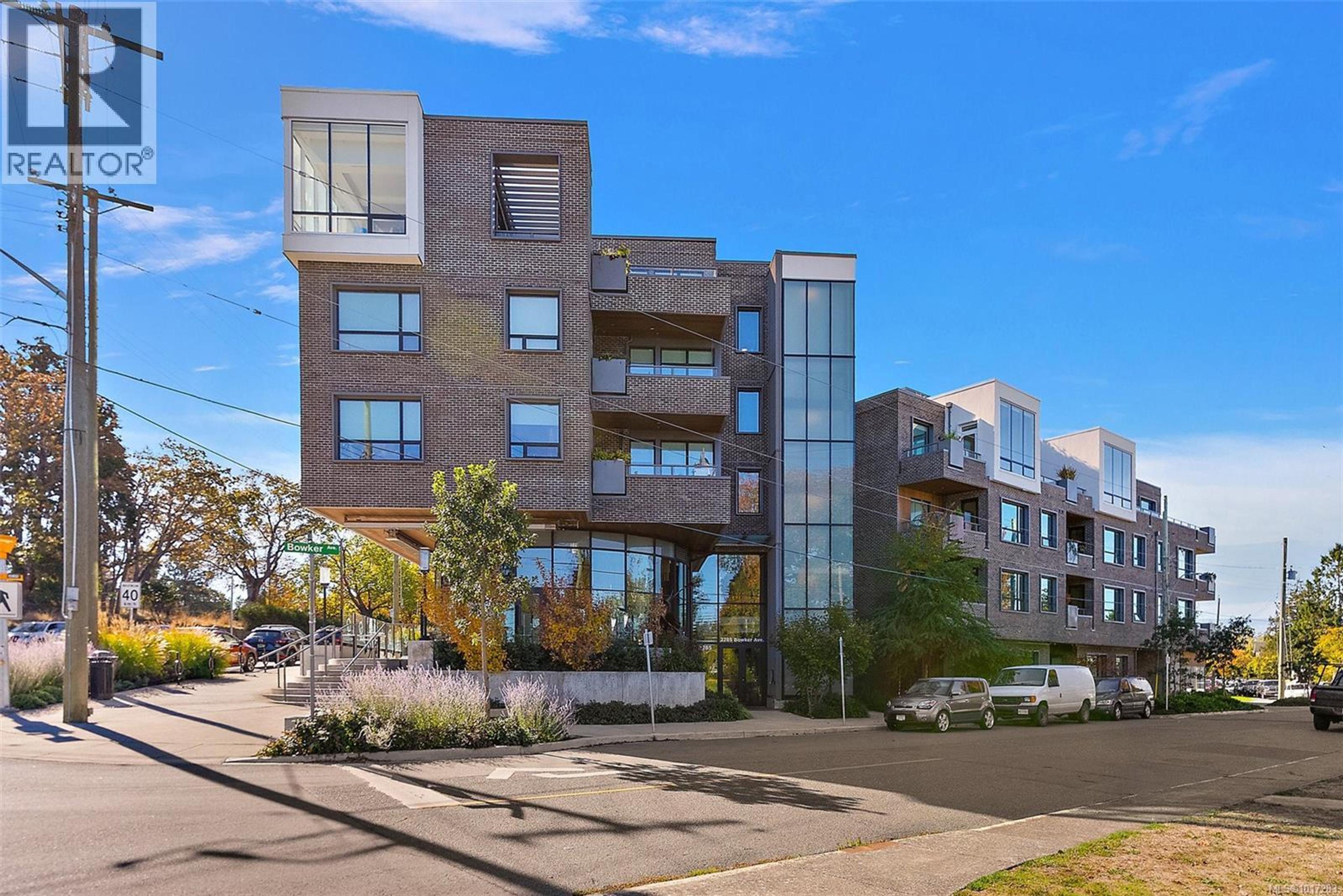 2285 Bowker Ave, Oak Bay - Exteriors - Full Complex View - Photo 6