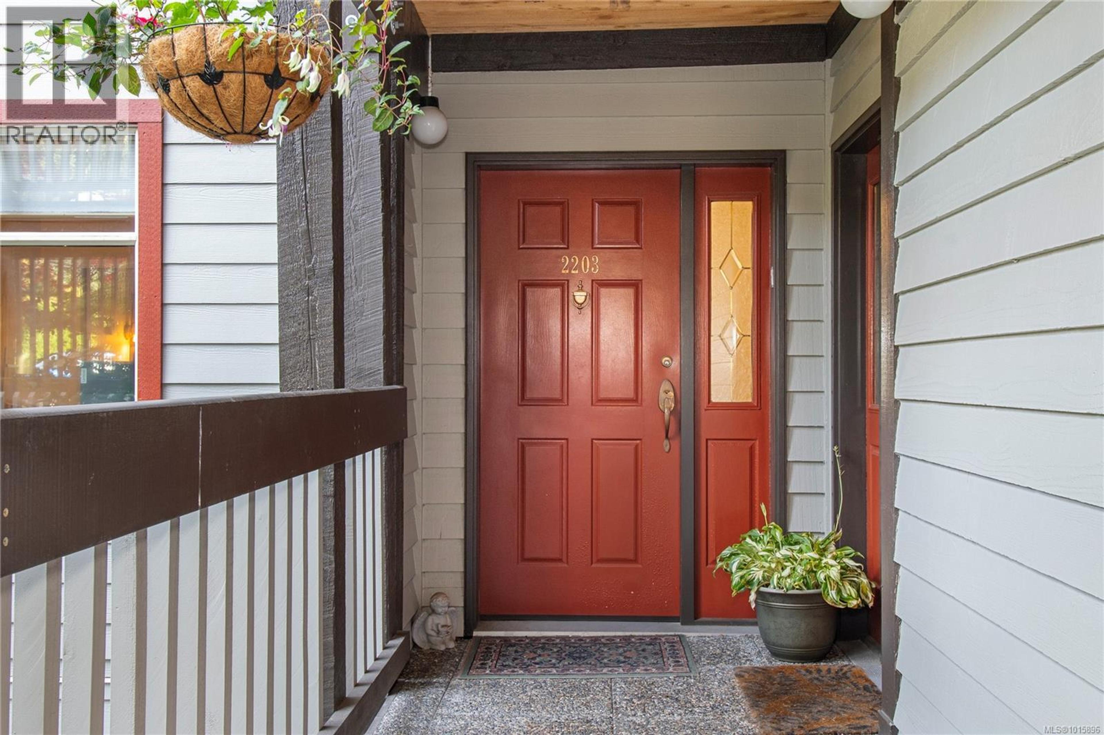 27 Island Hwy S, Campbell River - Exteriors - Photo 1