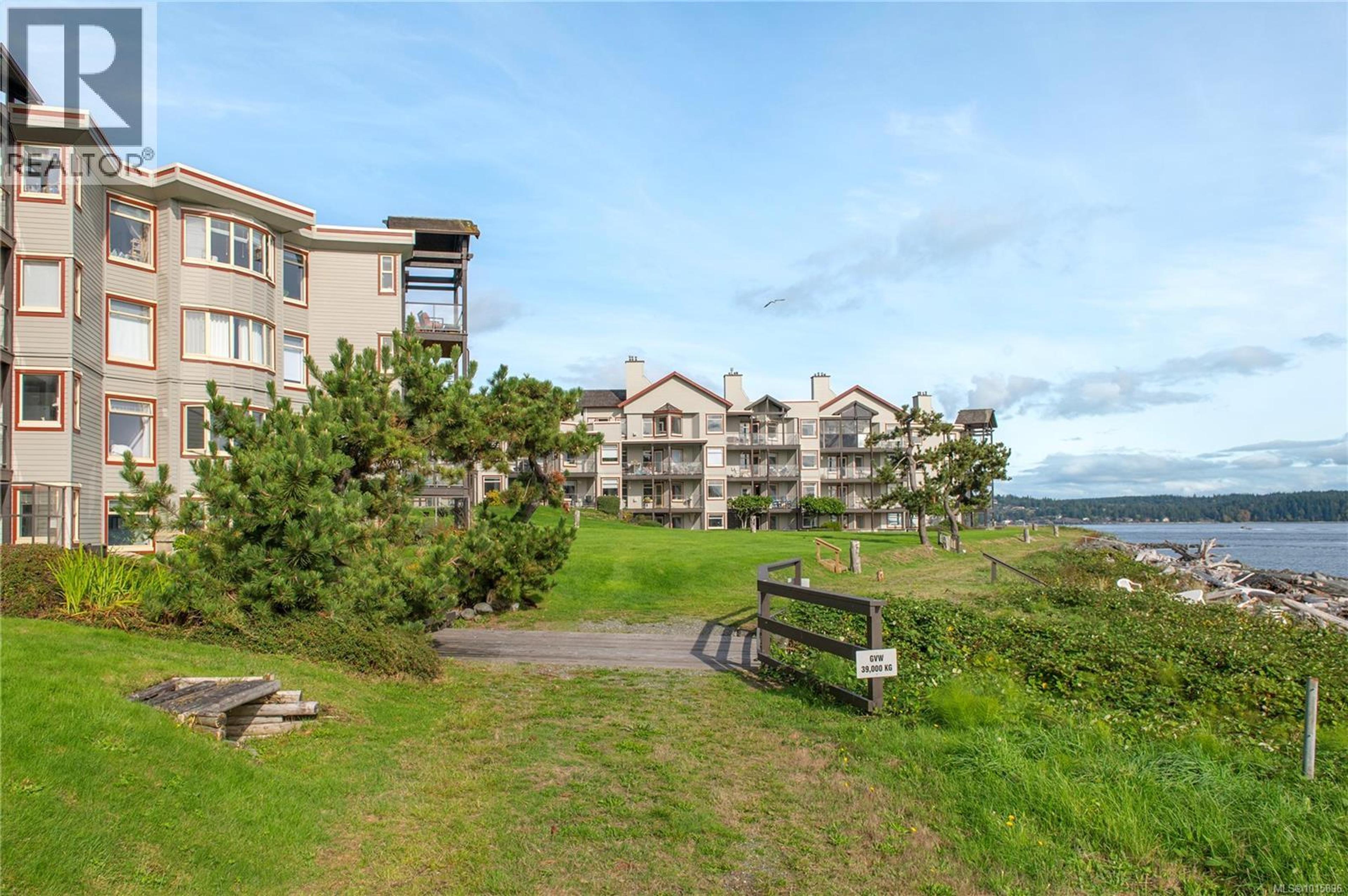 27 Island Hwy S, Campbell River - Exteriors - Photo 3