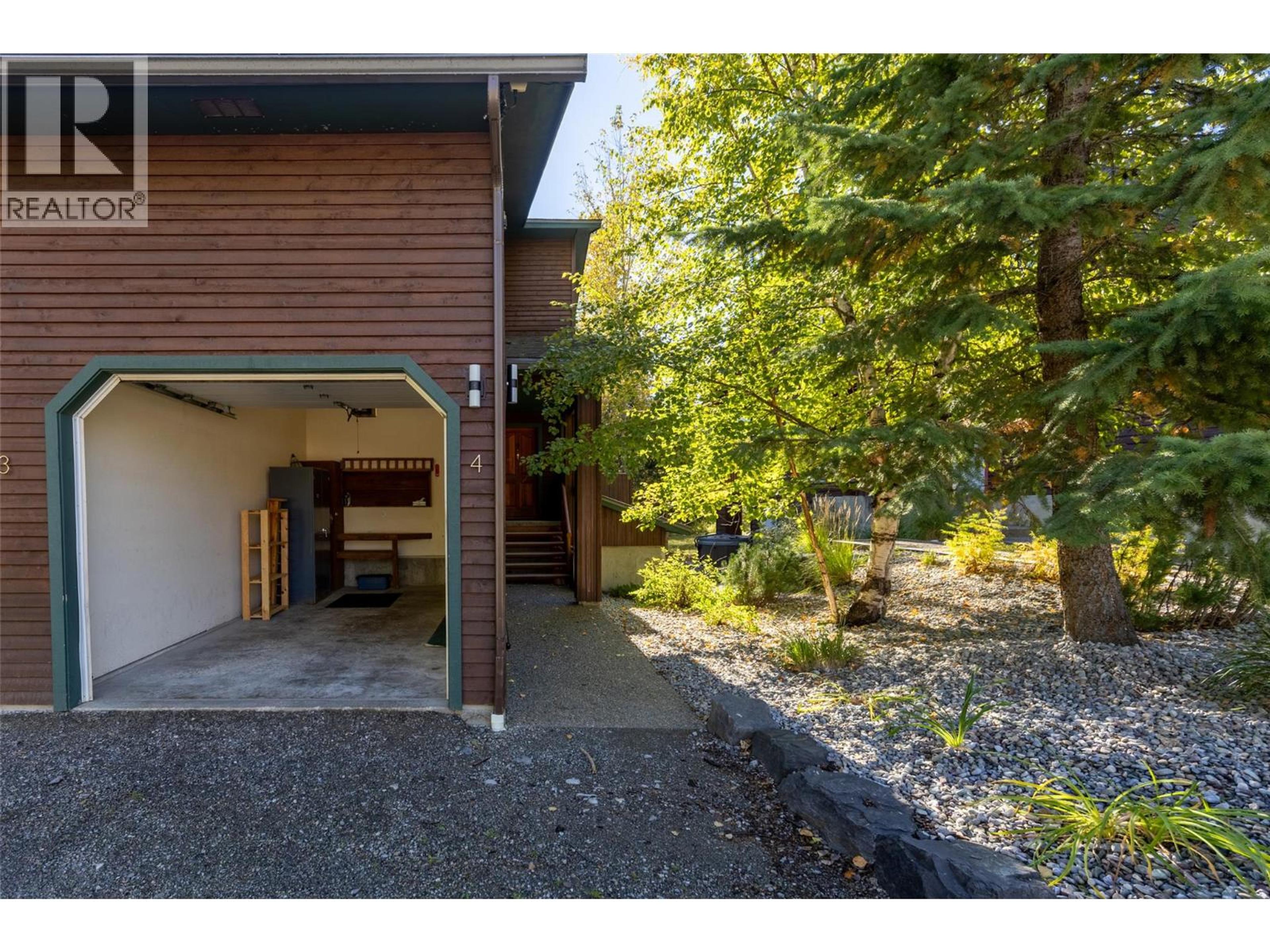 4576 Timberline Crescent, Fernie - Exteriors - Photo 11