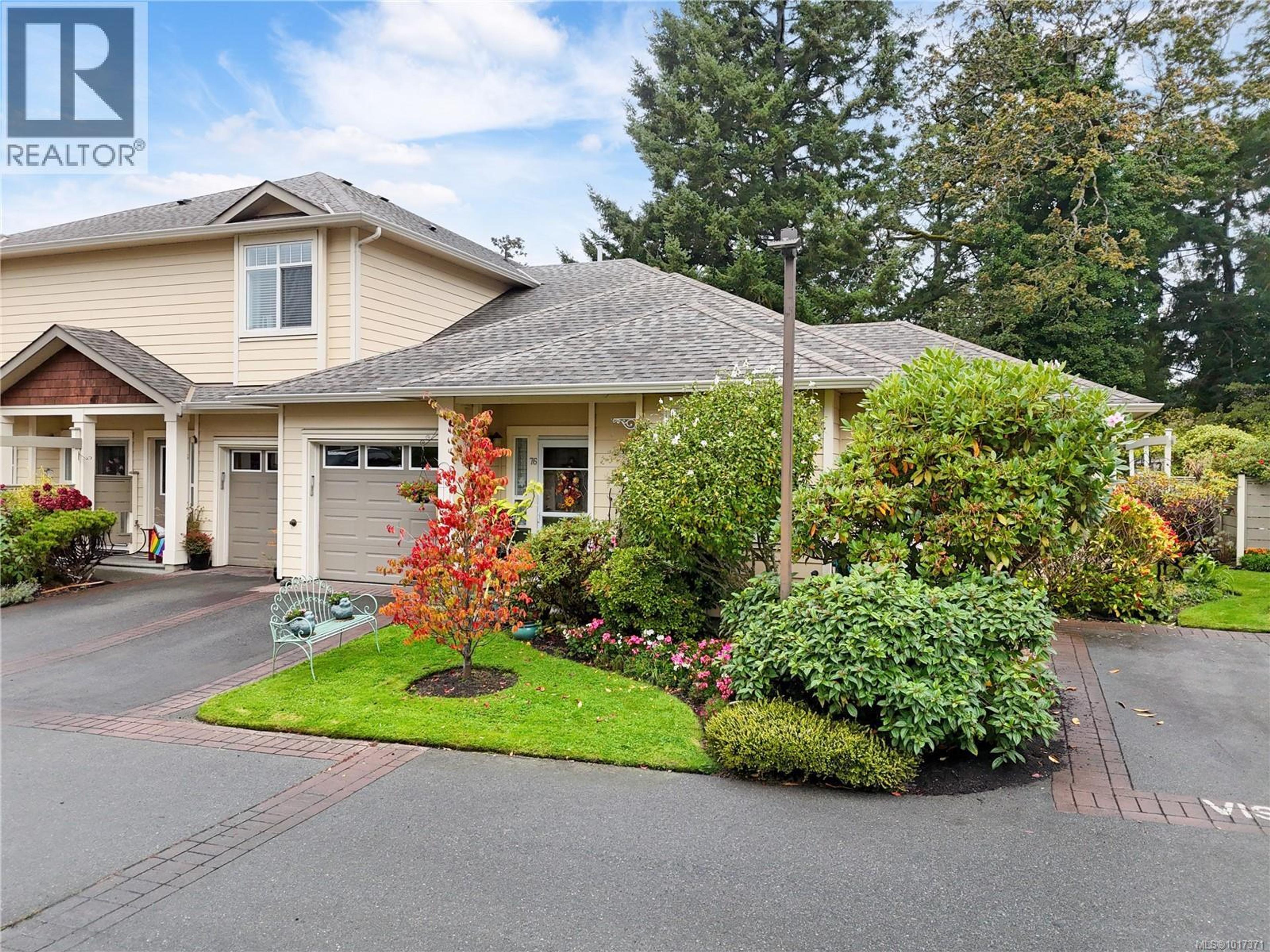 850 Parklands Dr, Esquimalt - Exteriors - Photo 1