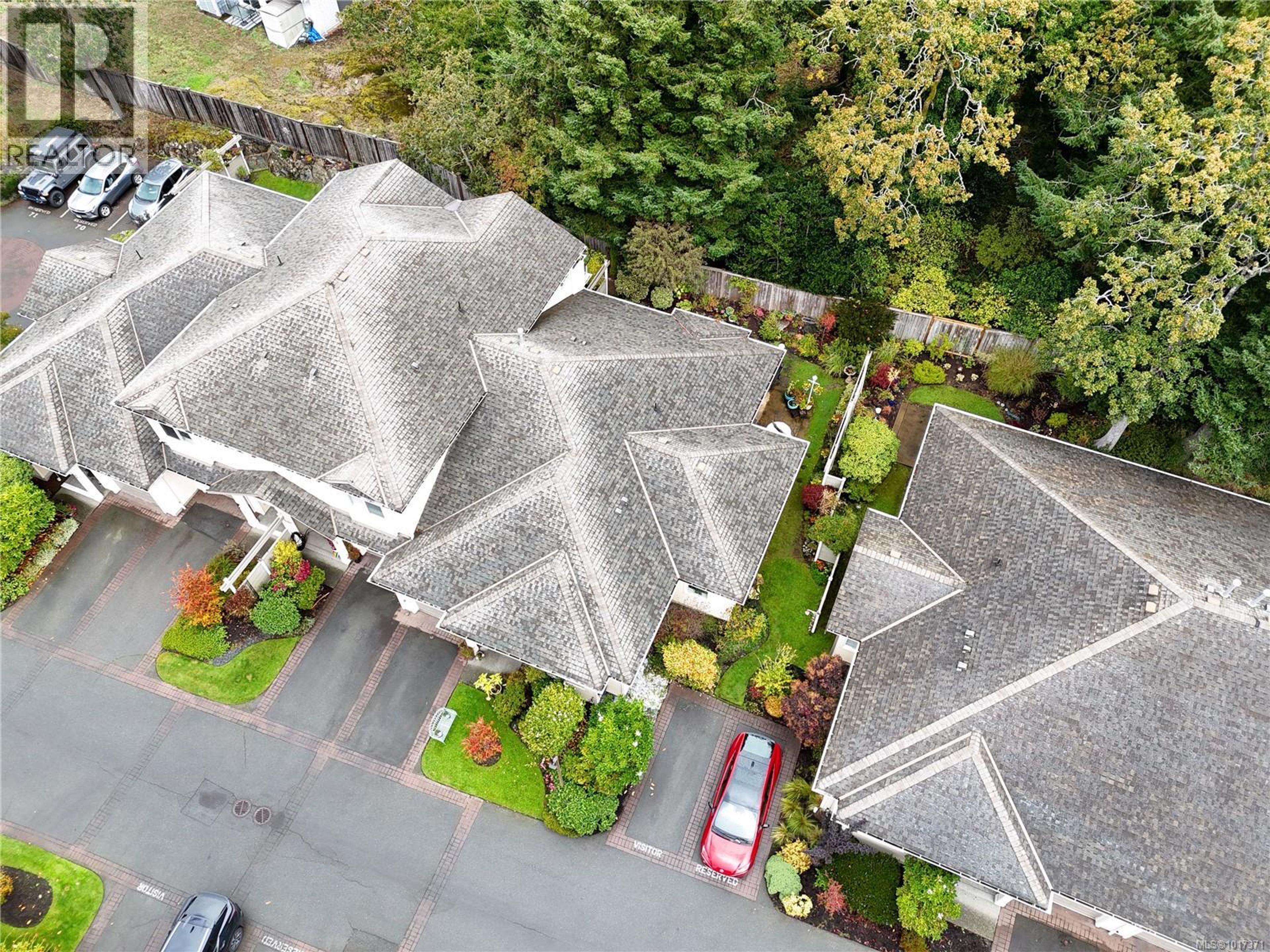 850 Parklands Dr, Esquimalt - Exteriors - Full Complex View, Drone/Aerial View - Photo 2