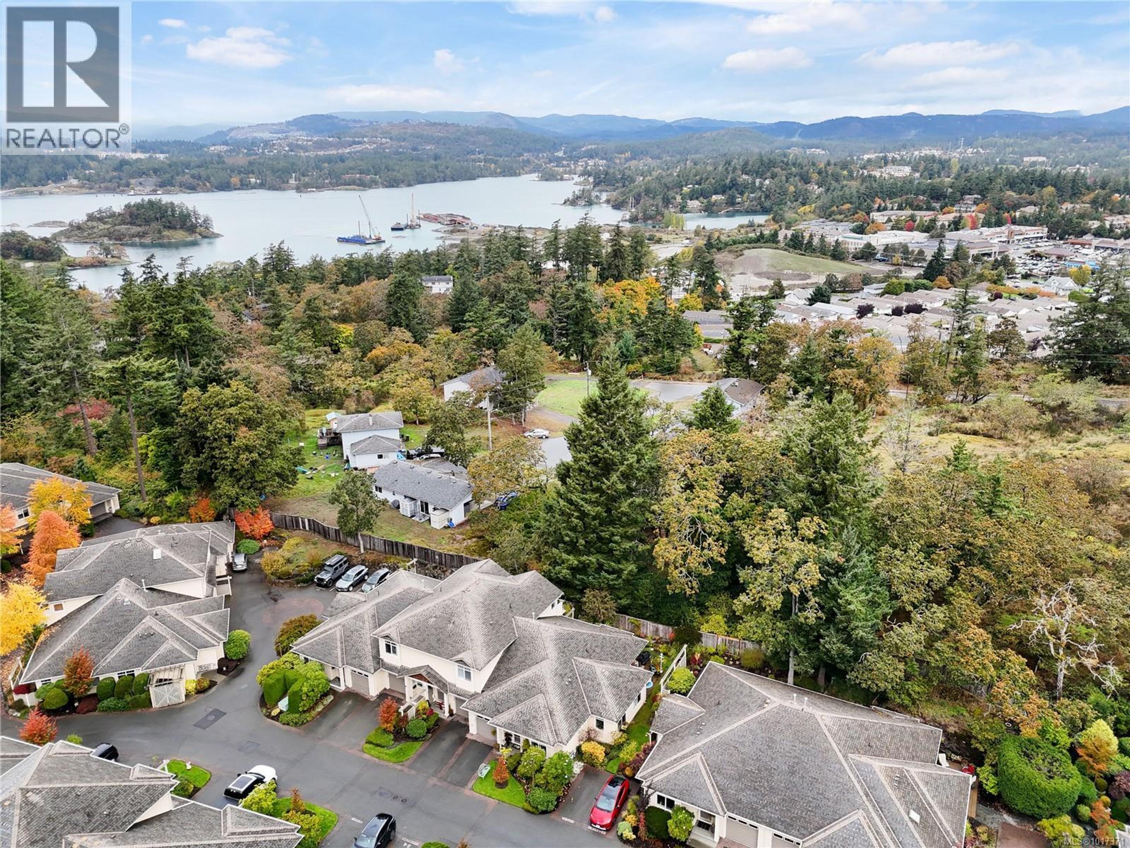 850 Parklands Dr, Esquimalt - Exteriors - Full Complex View, Drone/Aerial View - Photo 3