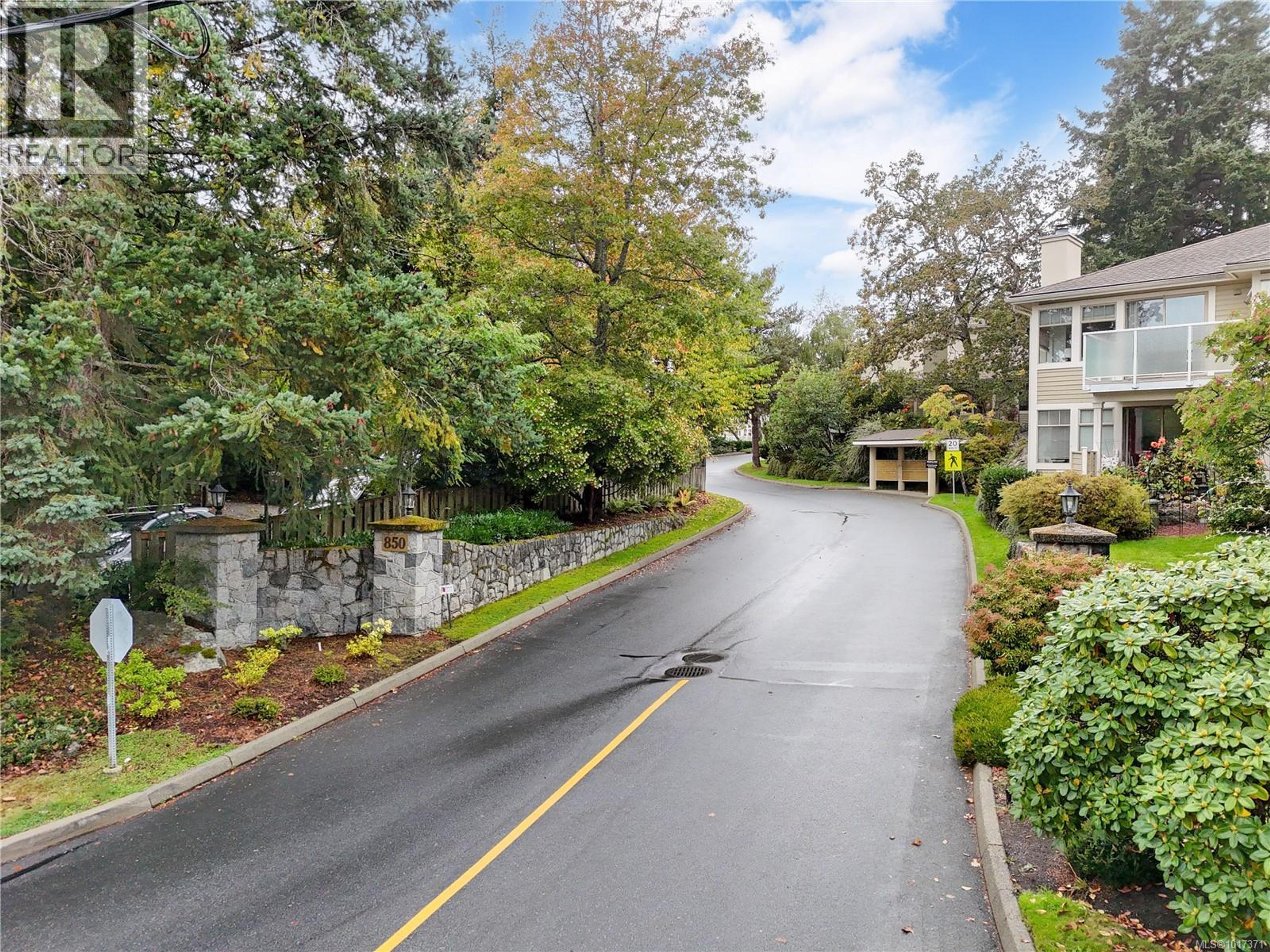 850 Parklands Dr, Esquimalt - Exteriors - Full Complex View - Photo 4