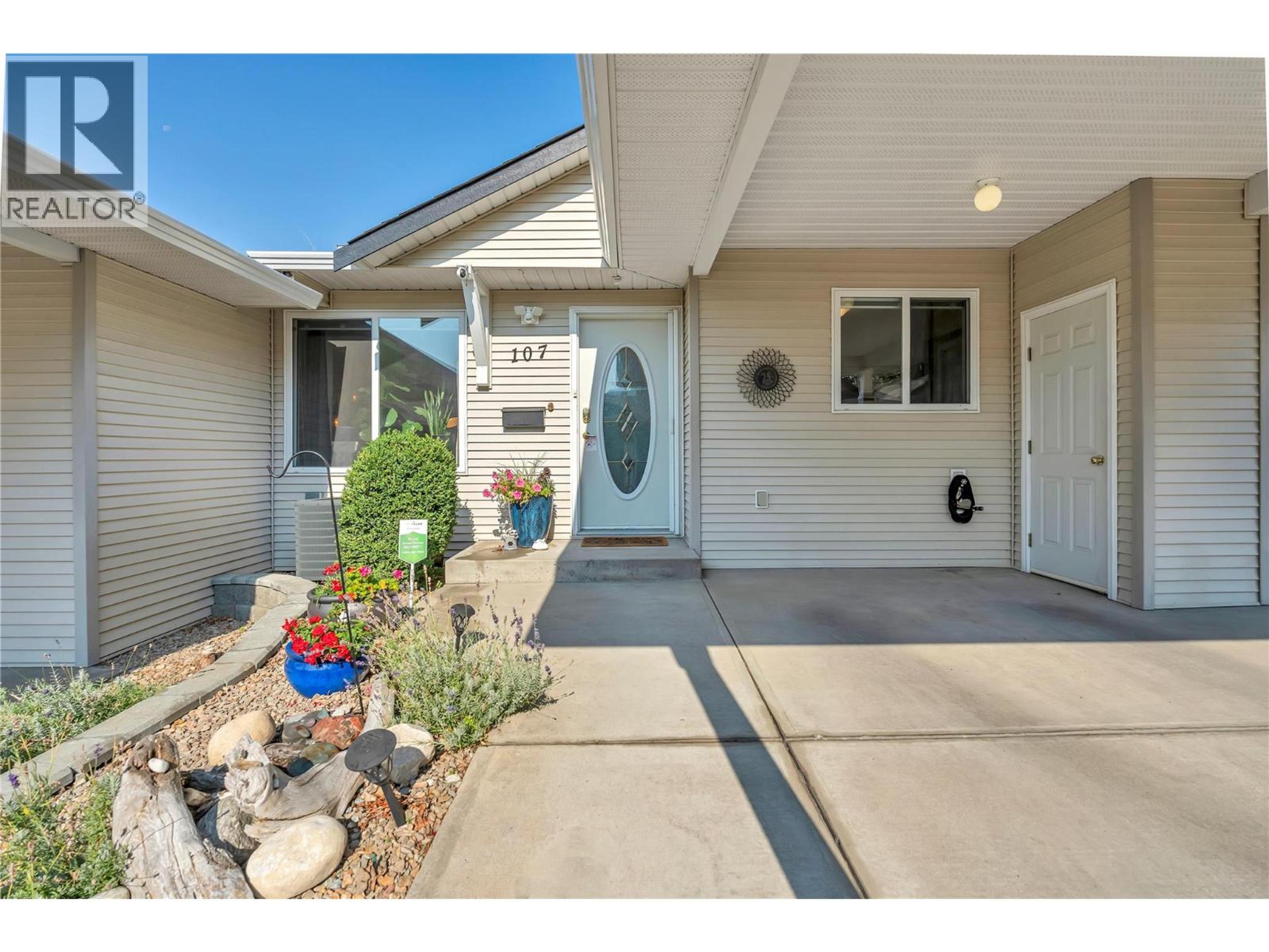 654 PICKERING Street, Penticton - Exteriors - Photo 2