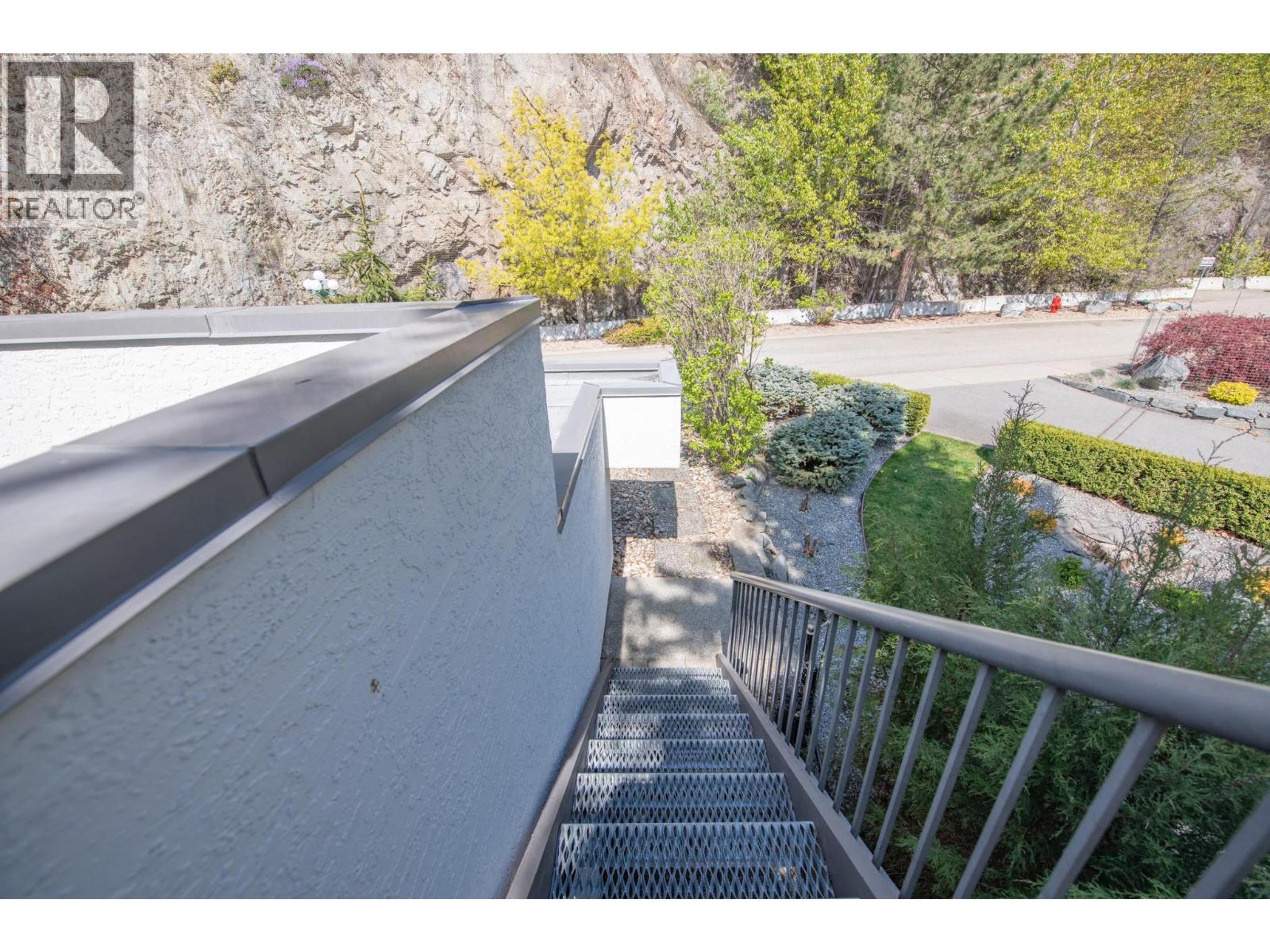 80 Kestrel Place, Vernon - Exteriors - Photo 3