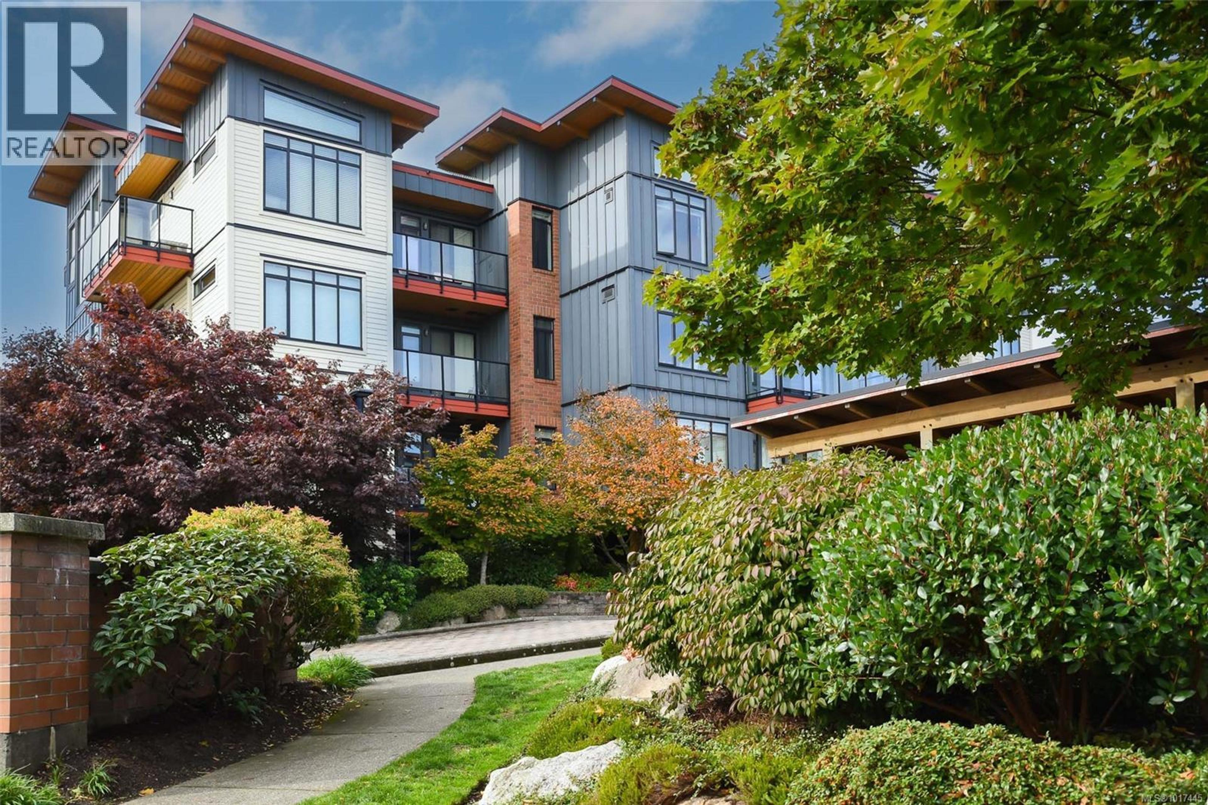 2300 Mansfield Dr, Courtenay - Exteriors - Photo 4