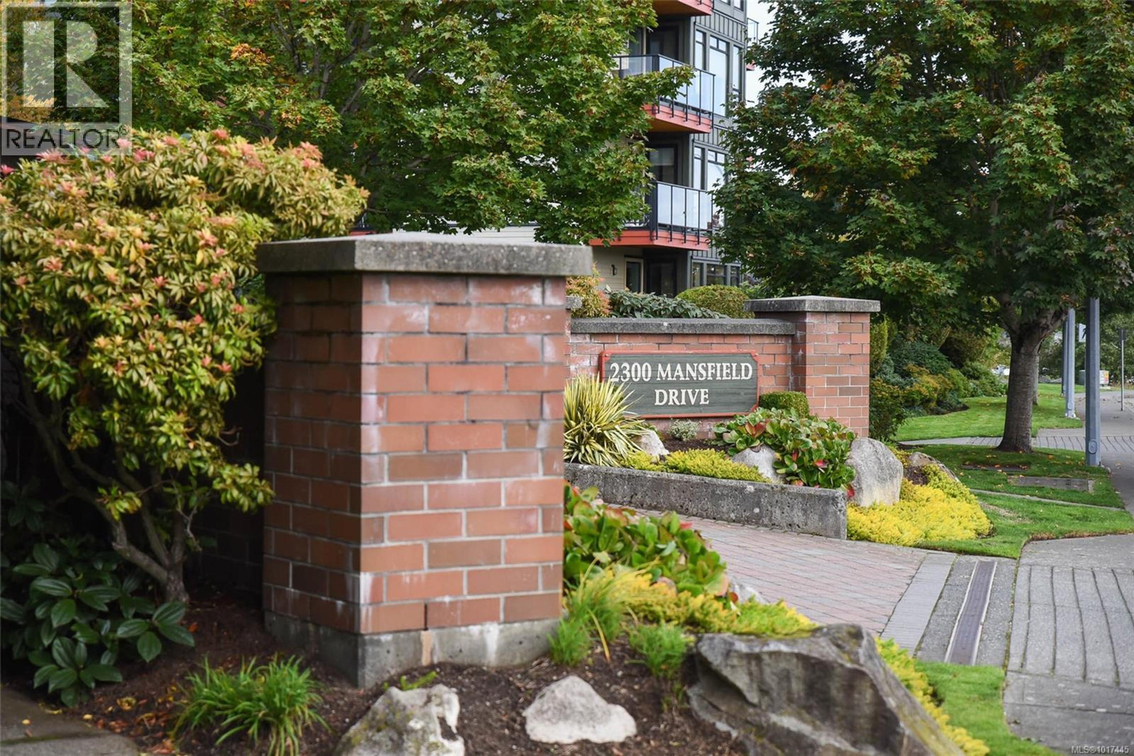 2300 Mansfield Dr, Courtenay - Exteriors - Photo 10