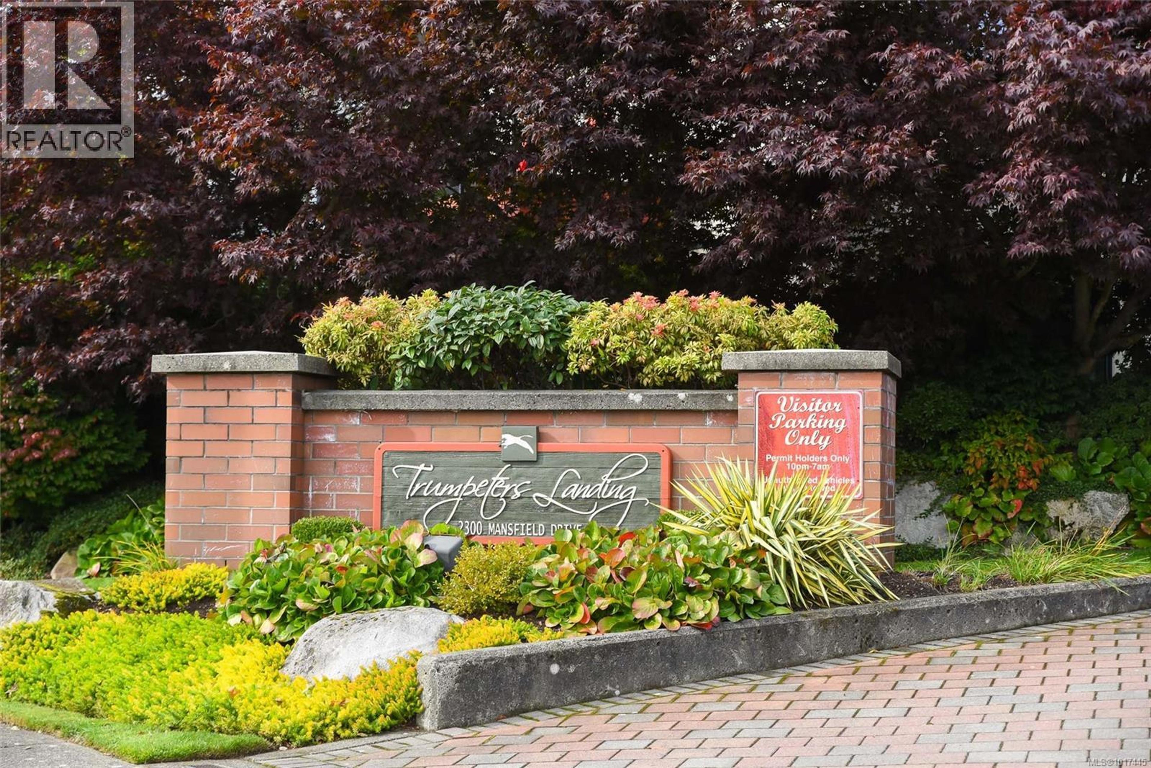 2300 Mansfield Dr, Courtenay - Exteriors - Photo 11