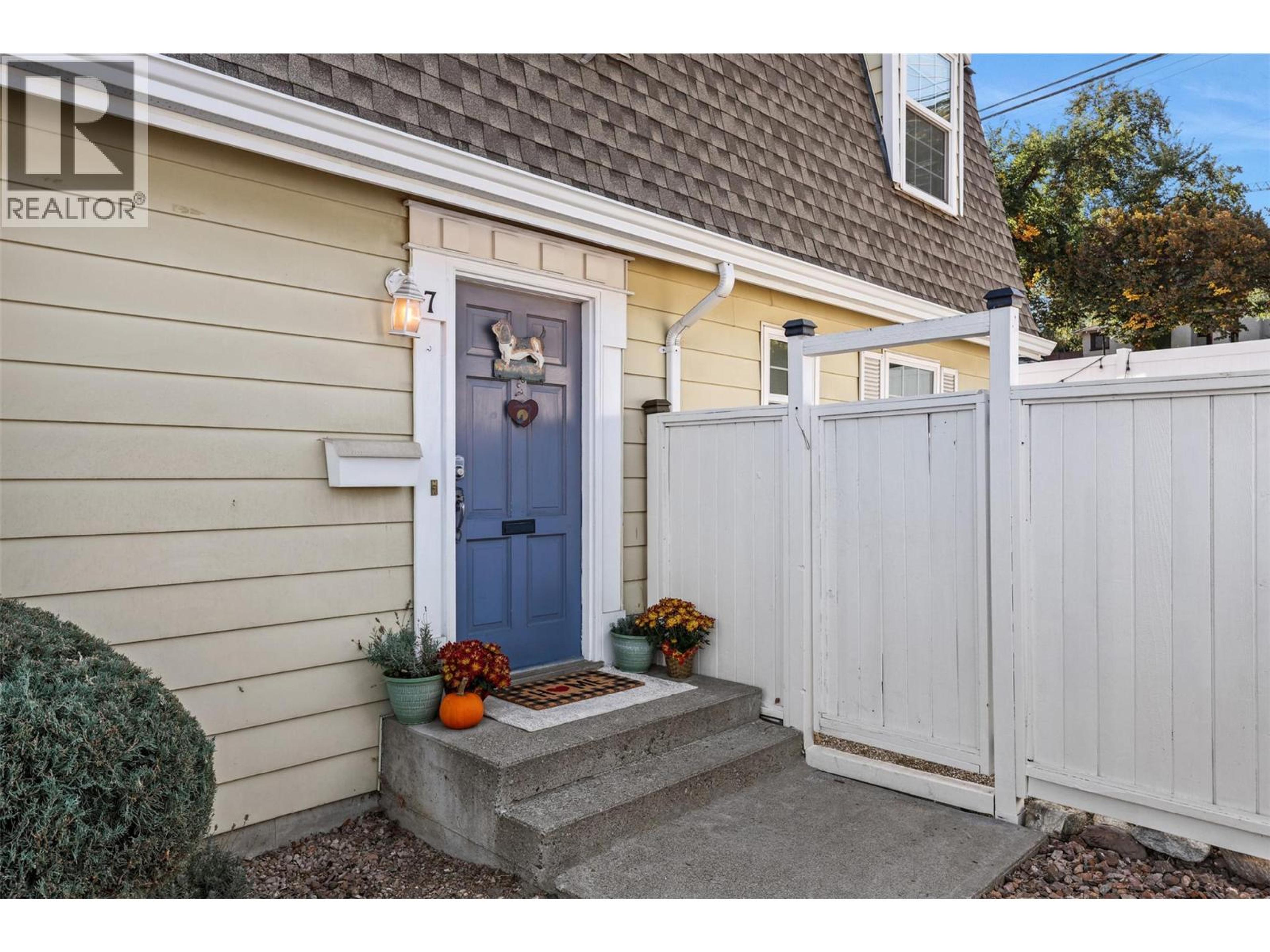 423 1ST Avenue, Kamloops - Exteriors - Photo 3