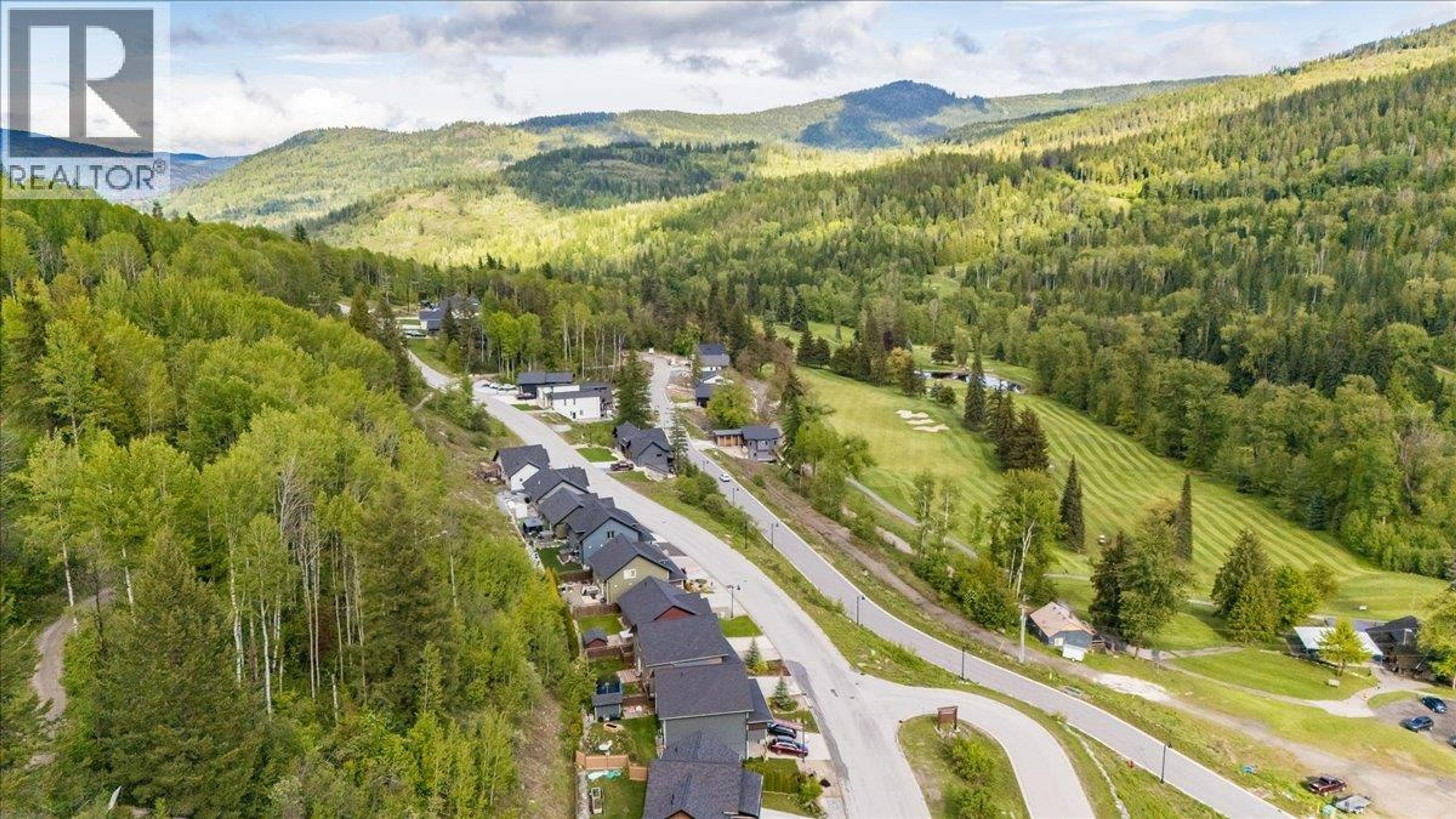 932-1 Redstone Drive, Rossland - Exteriors - Full Complex View, Drone/Aerial View - Photo 2