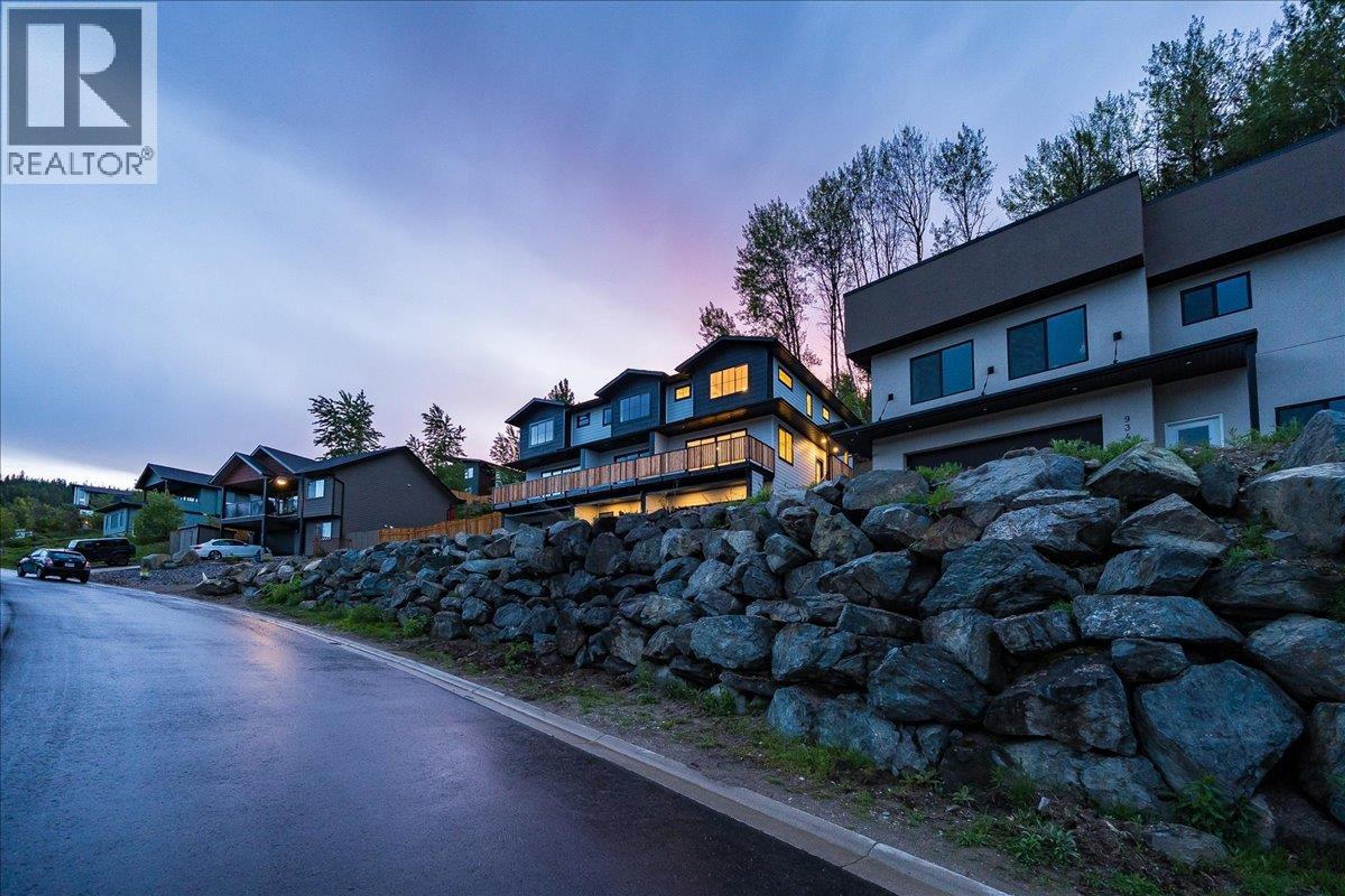 932-1 Redstone Drive, Rossland - Exteriors - Full Complex View - Photo 5