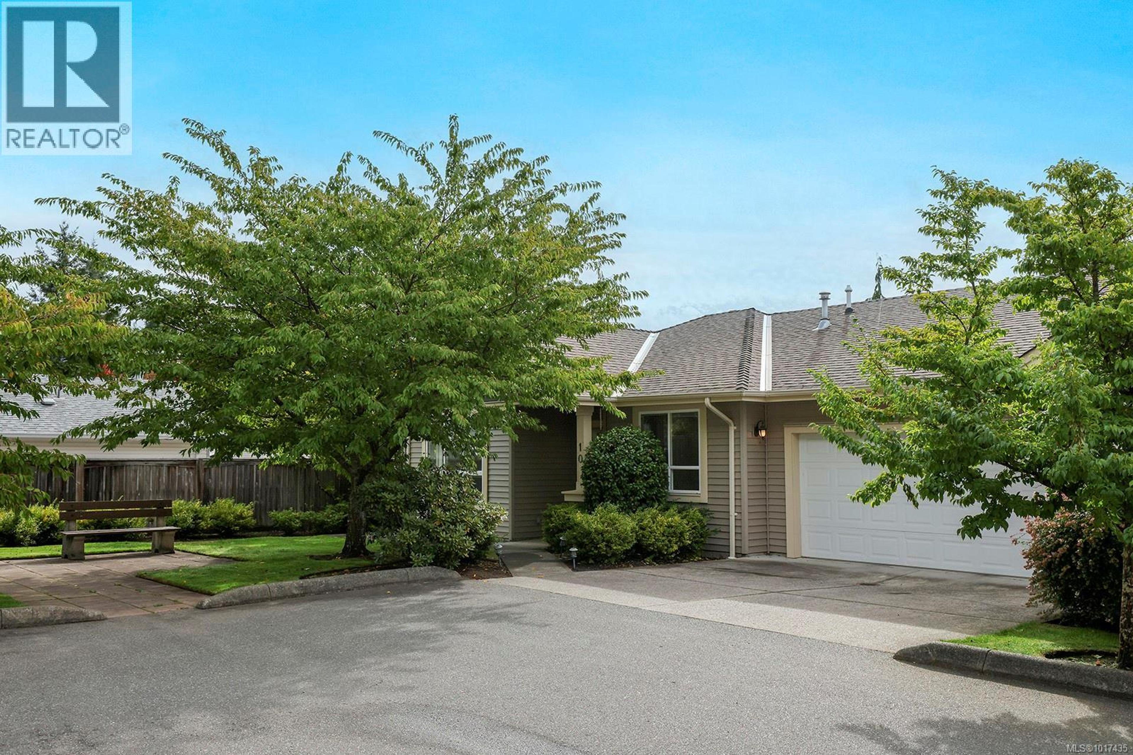 730 Aspen Rd, Comox - Exteriors - Photo 2