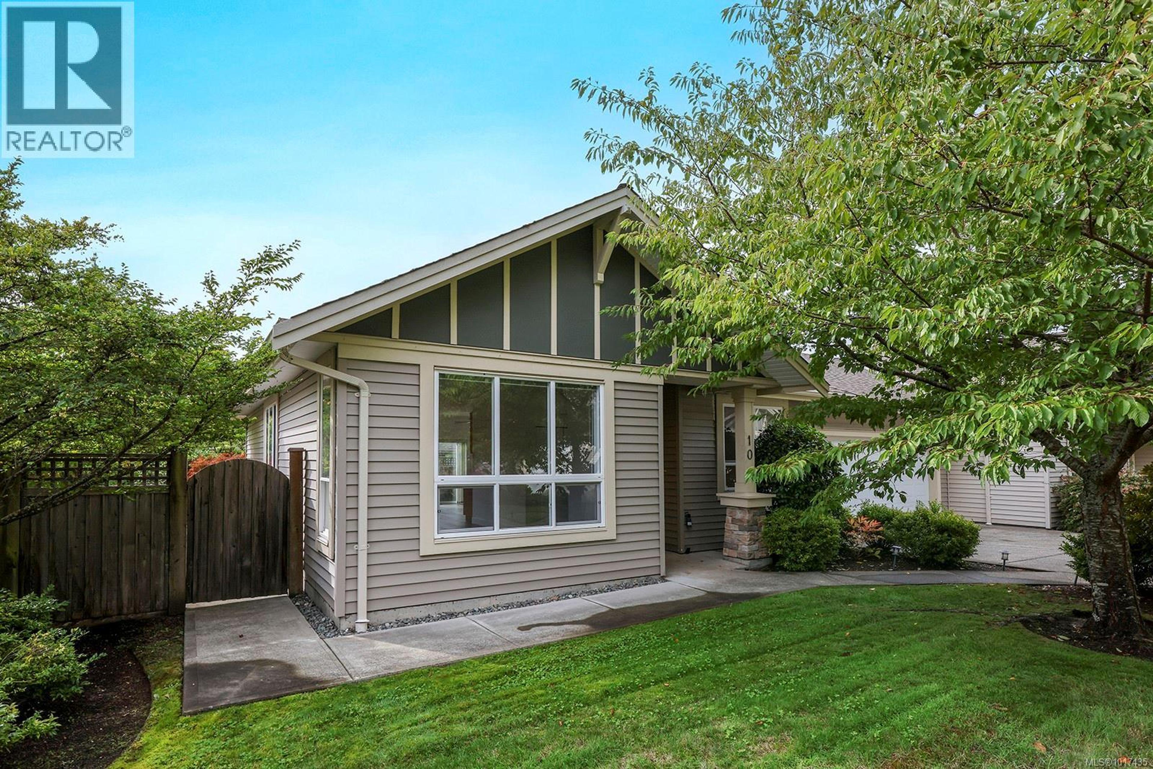 730 Aspen Rd, Comox - Exteriors - Photo 3