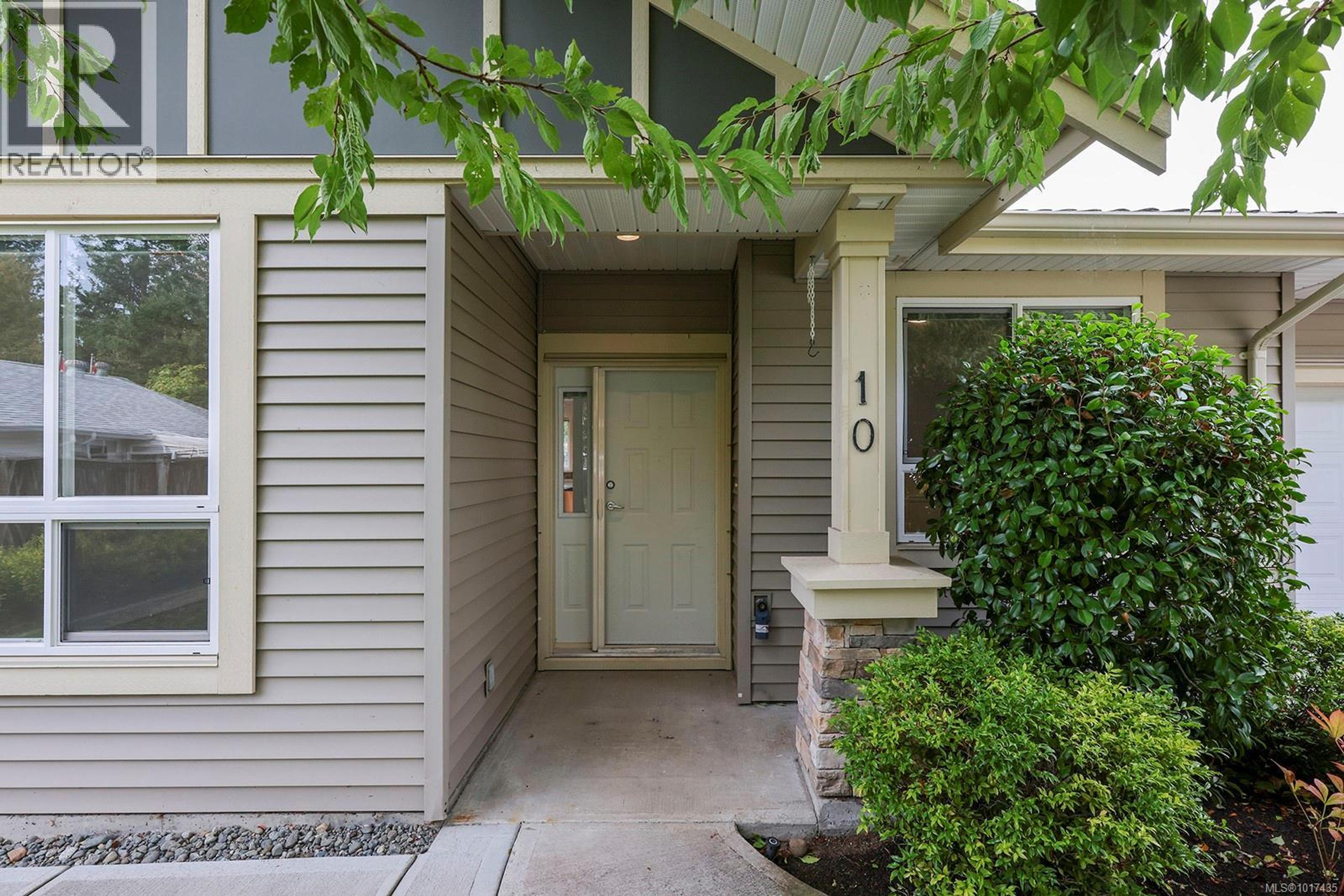 730 Aspen Rd, Comox - Exteriors - Photo 4