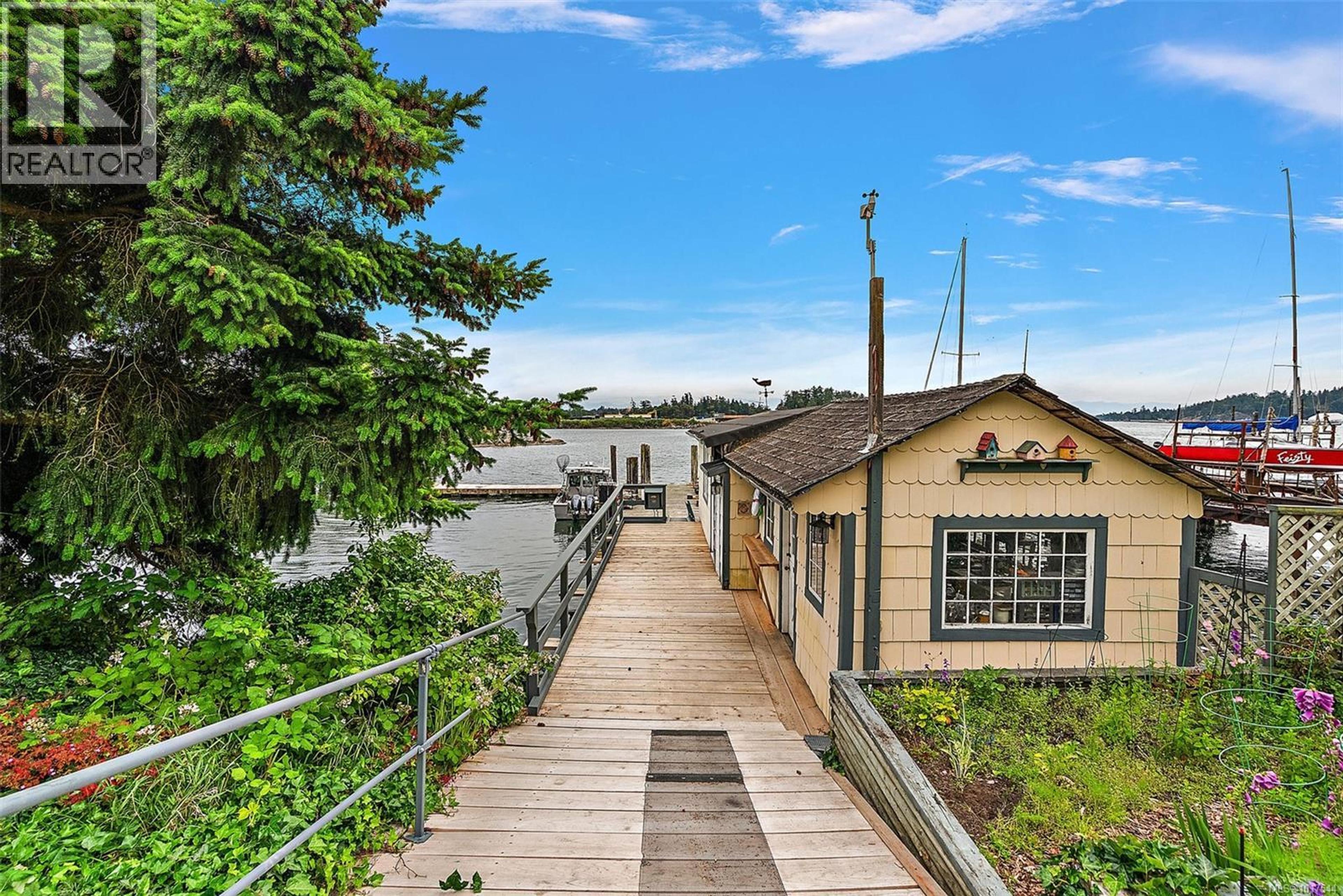 8 Lighthouse Lane, View Royal - Exteriors - Photo 4