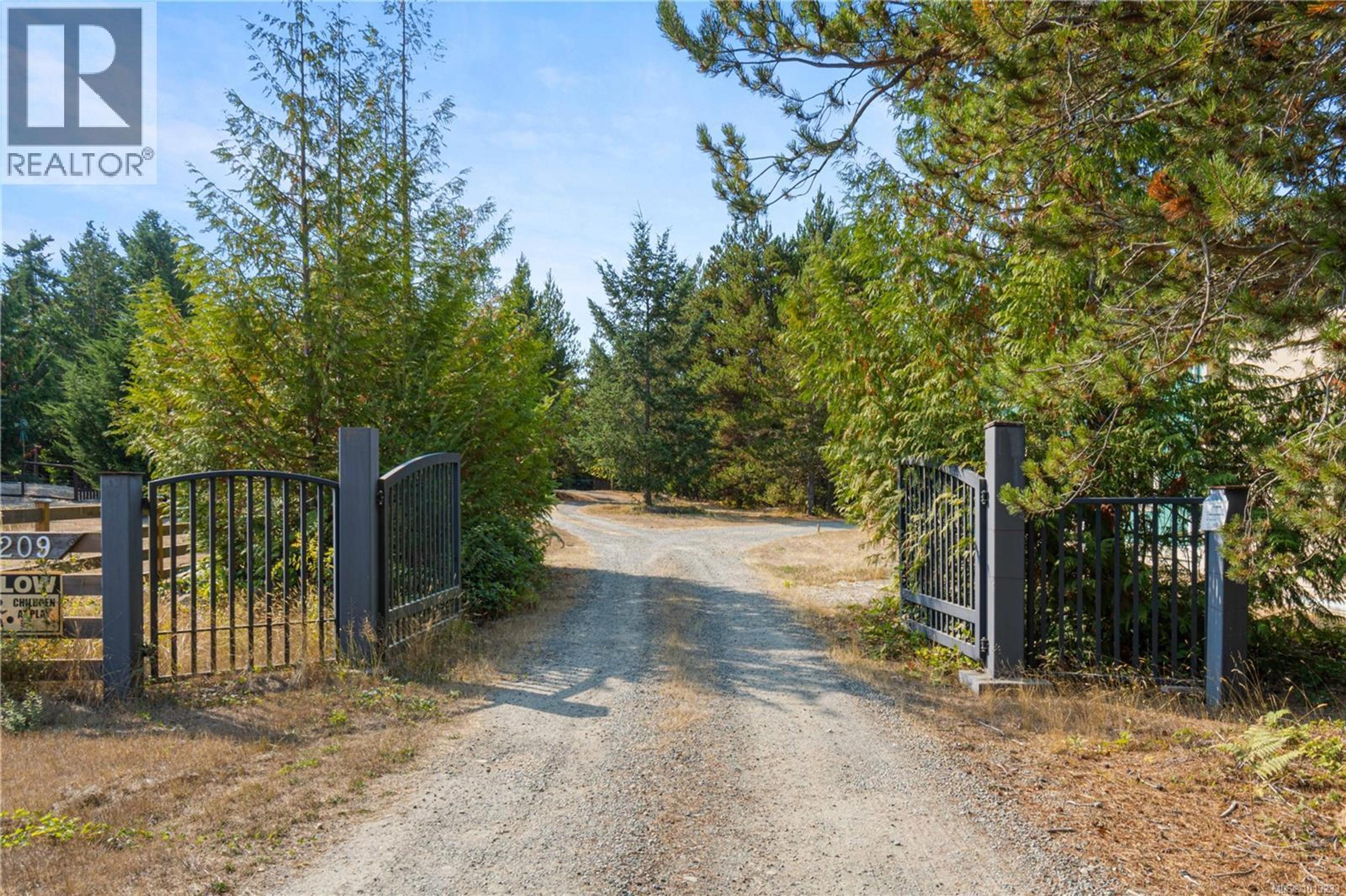 1209 Courtney Rd, Errington - Exteriors - Photo 11
