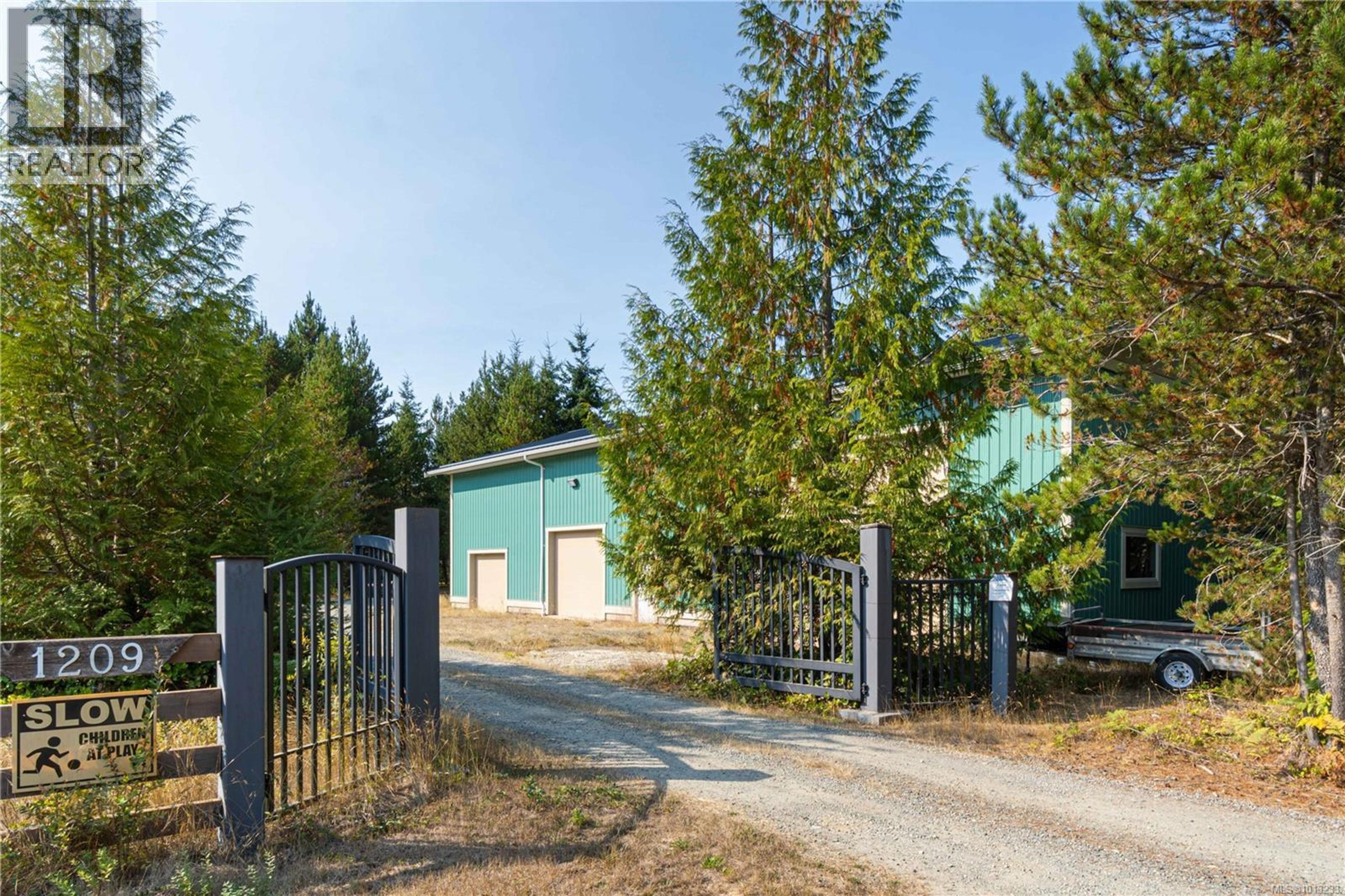 1209 Courtney Rd, Errington - Exteriors - Photo 13