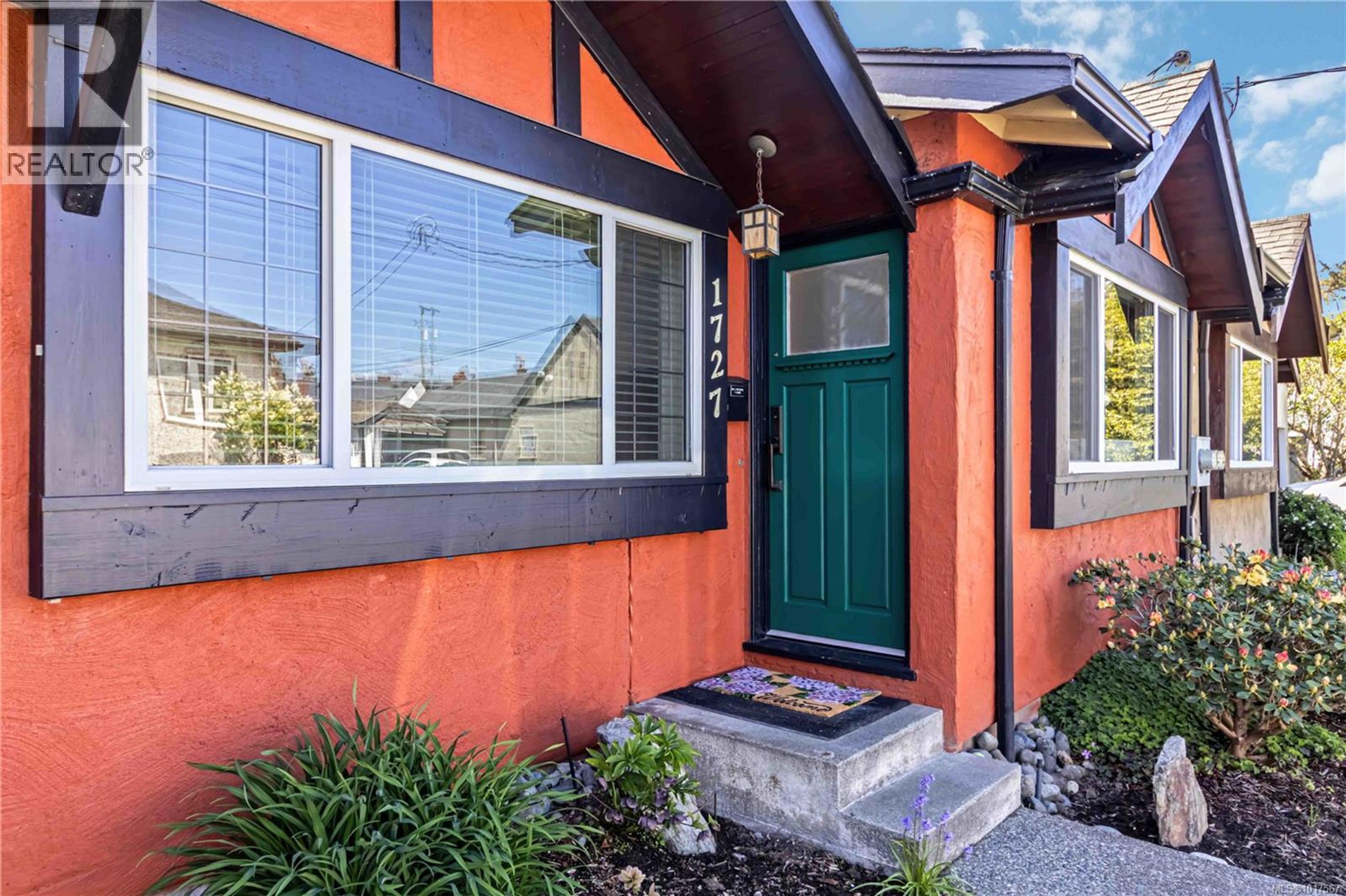 1727 Lillian Rd, Victoria - Exteriors - Photo 5