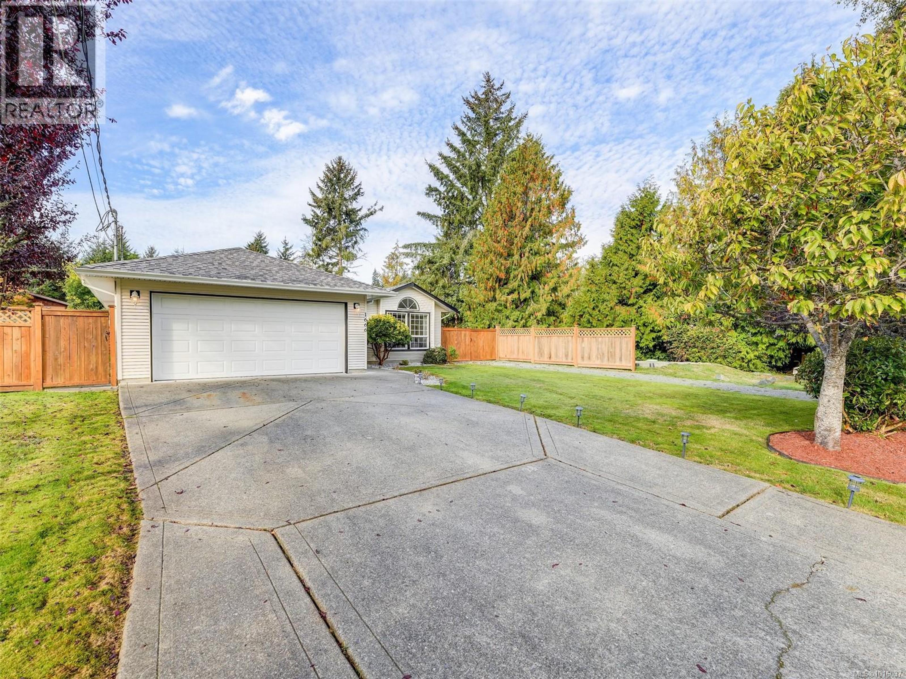 1666 Whiffin Spit Rd, Sooke - Exteriors - Photo 2