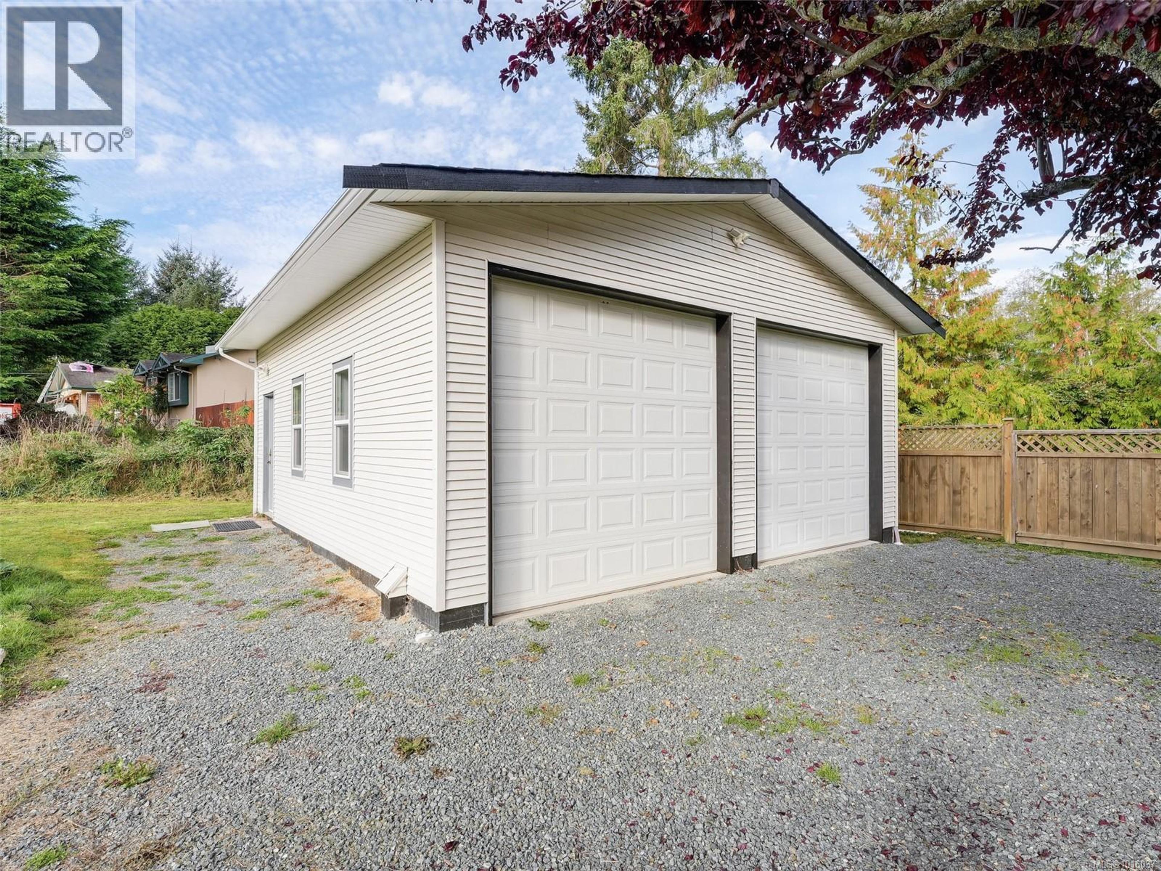1666 Whiffin Spit Rd, Sooke - Exteriors - Photo 3