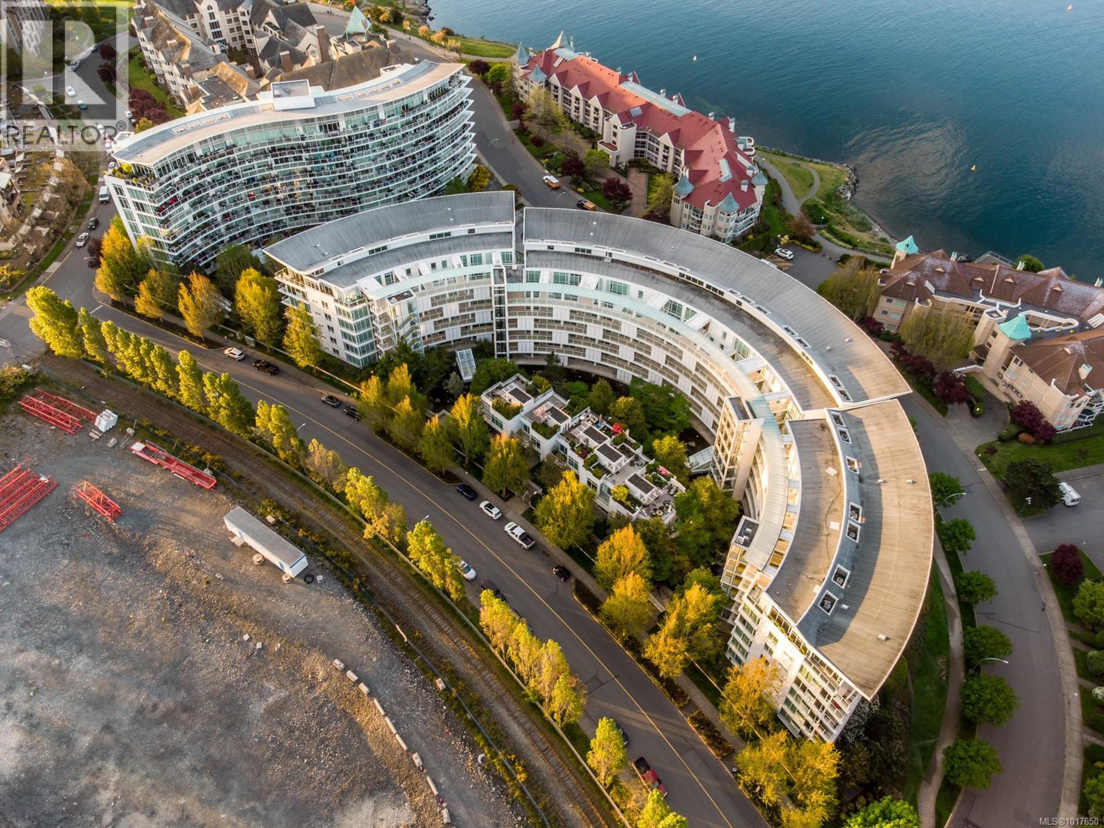 68 Songhees Rd, Victoria - Exteriors - Full Complex View, Drone/Aerial View - Photo 8