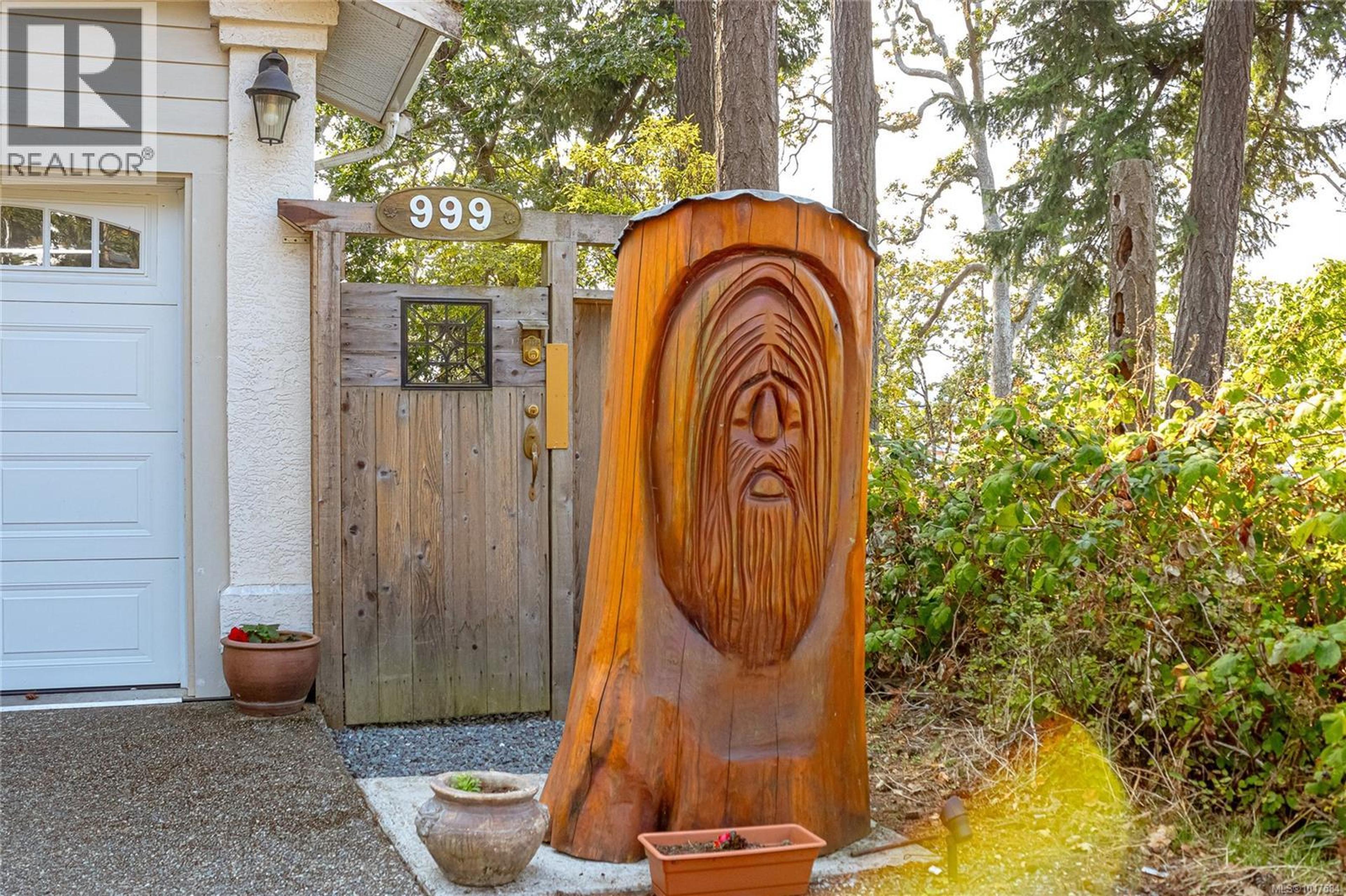 999 Admirals Rd, Esquimalt - Exteriors - Photo 5