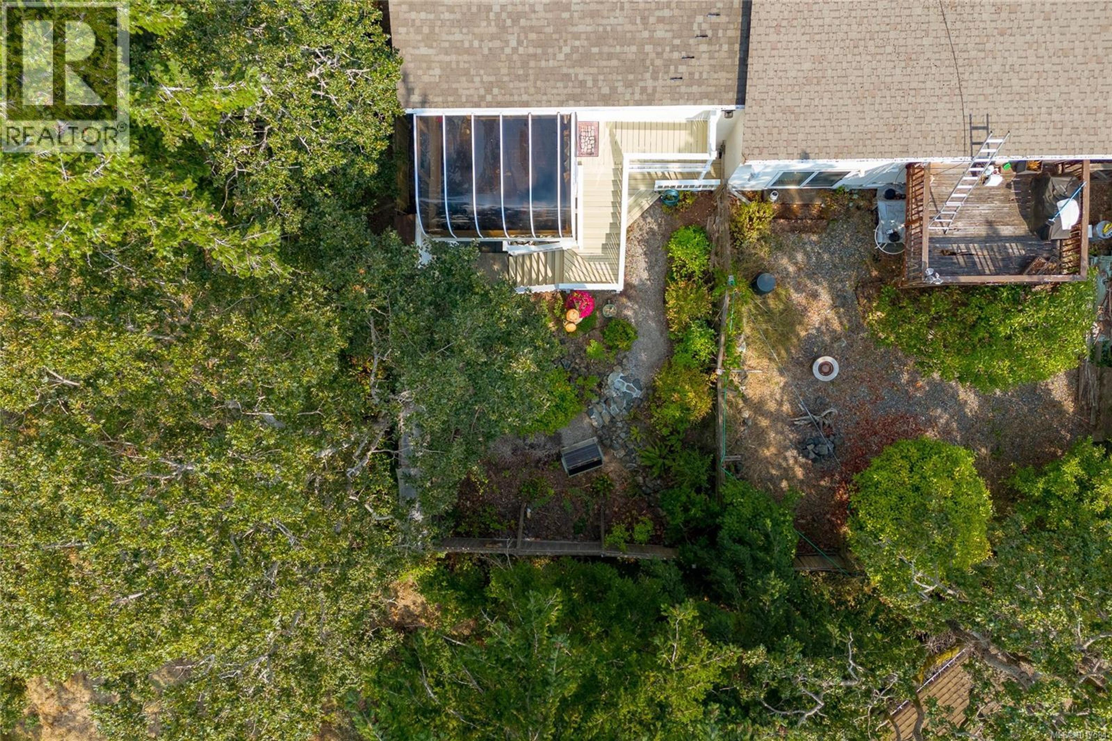 999 Admirals Rd, Esquimalt - Exteriors - Drone/Aerial View - Photo 8