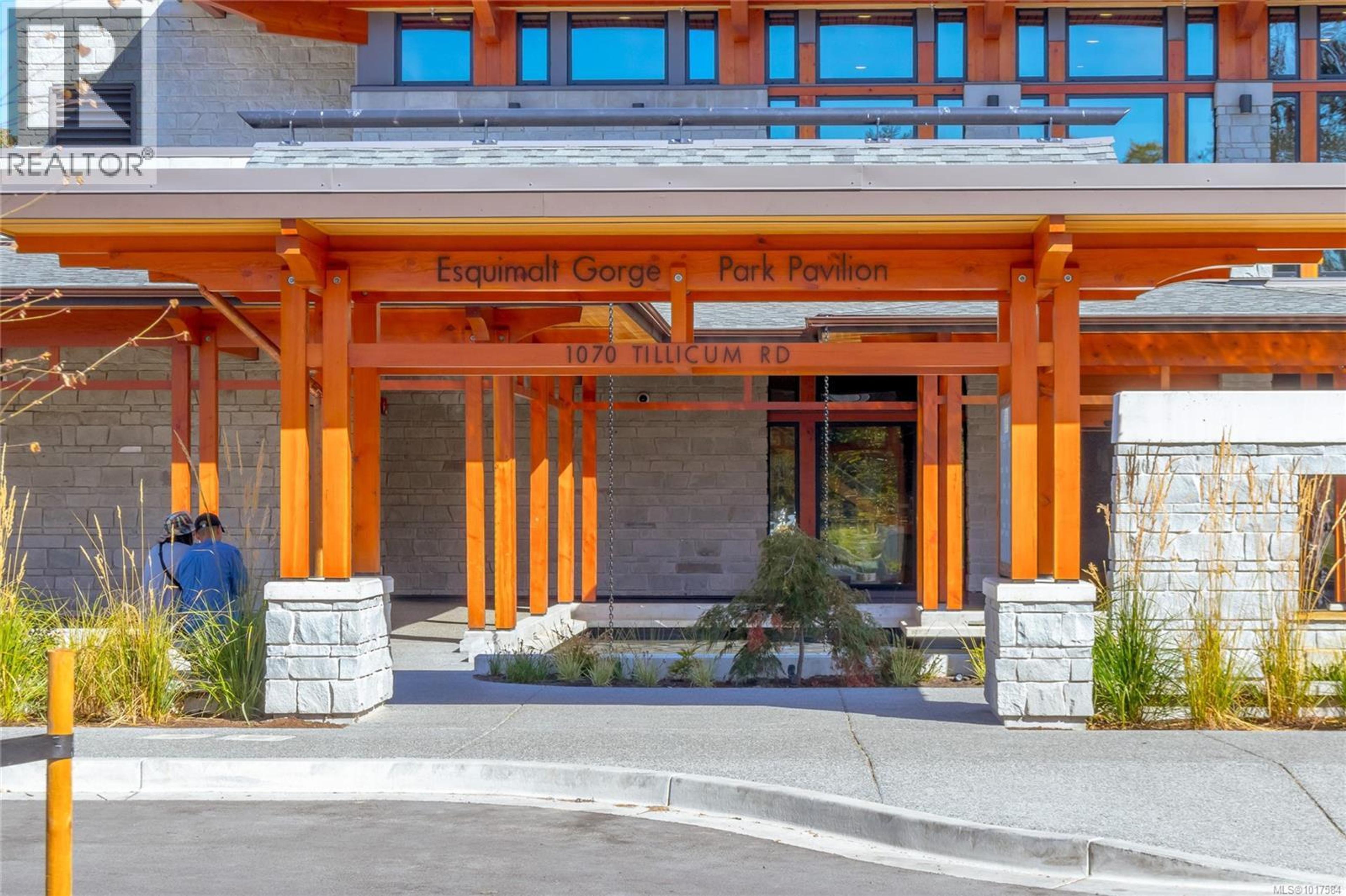 999 Admirals Rd, Esquimalt - Exteriors - Photo 10