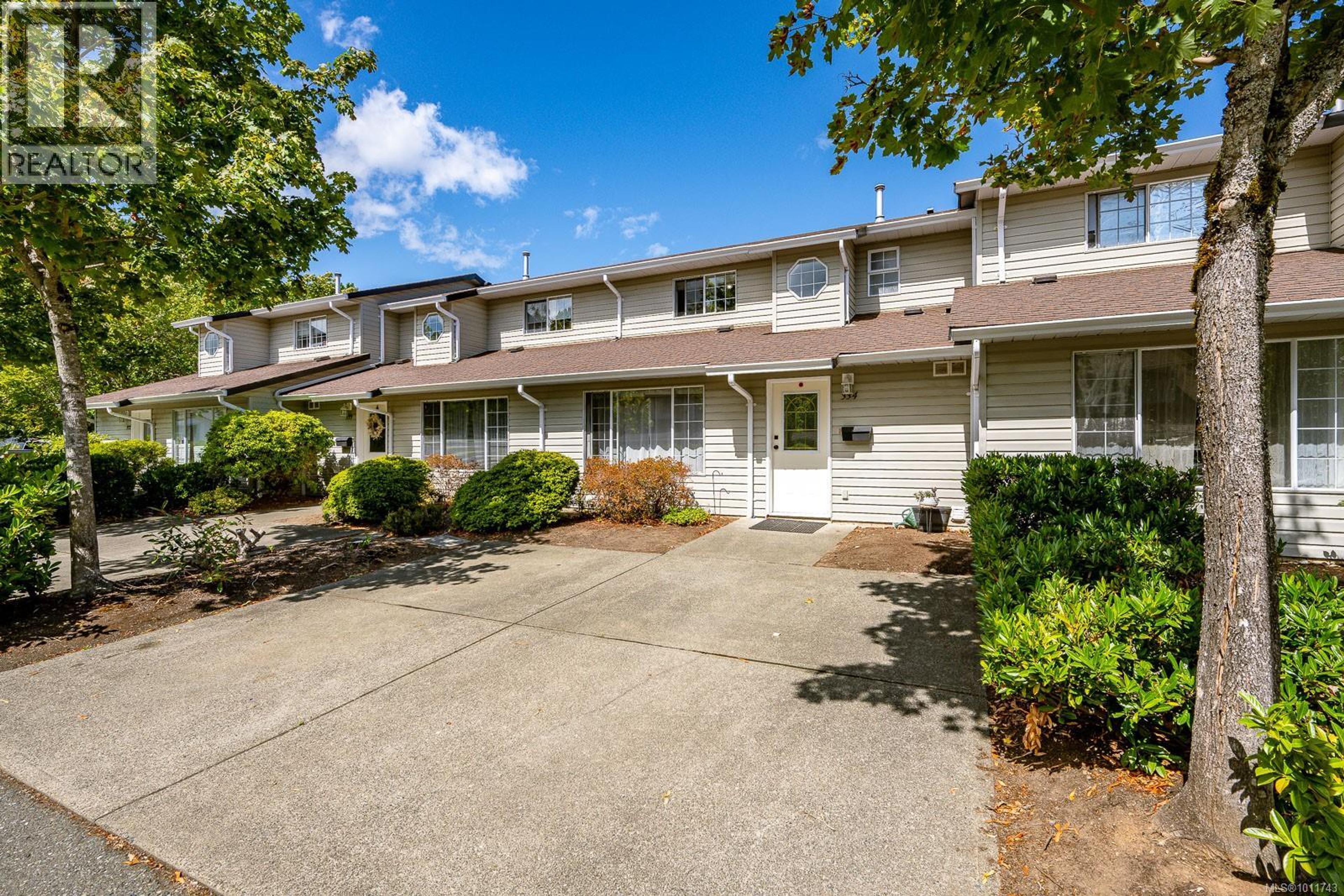 680 Murrelet Dr, Comox - Exteriors - Full Complex View - Photo 2