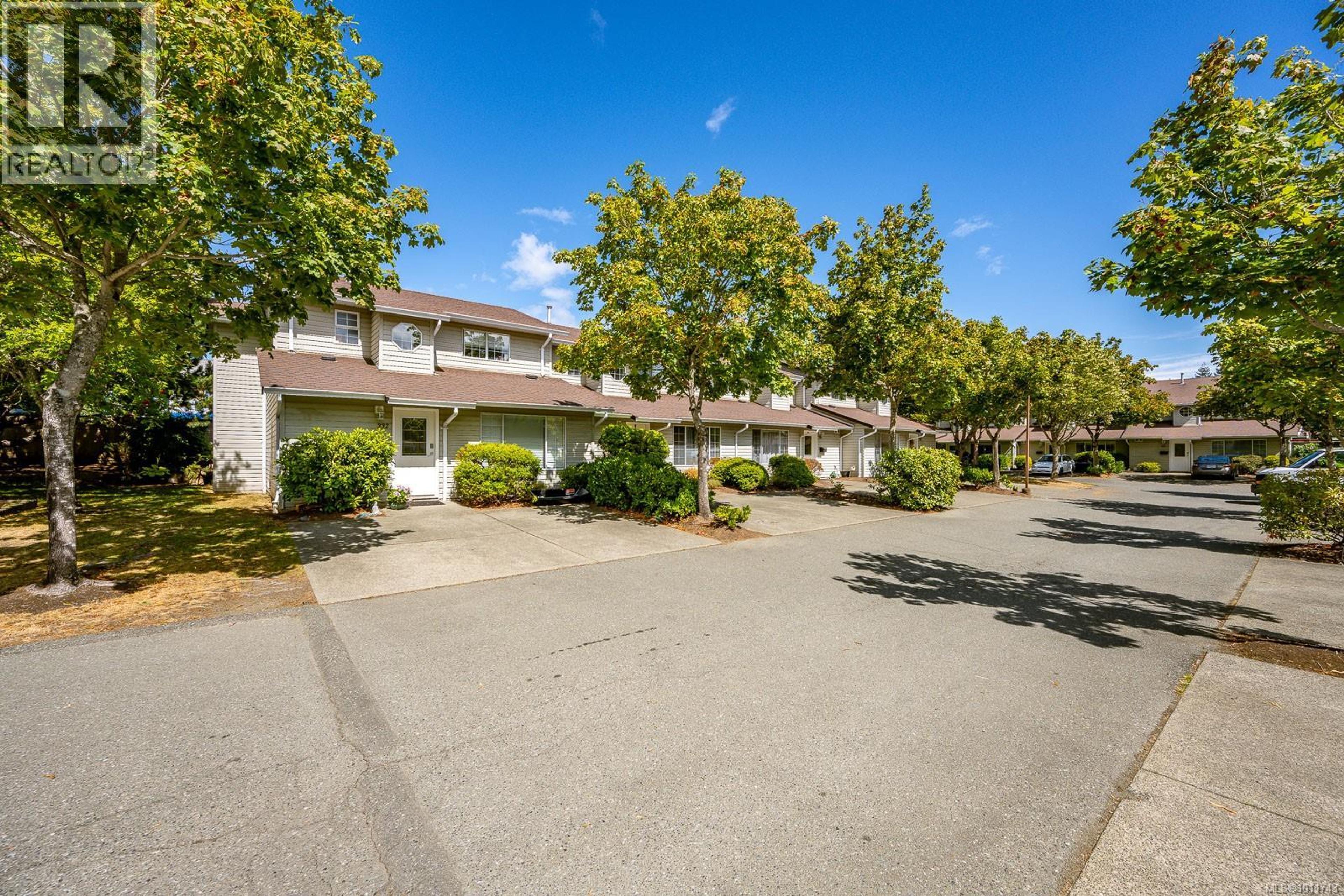 680 Murrelet Dr, Comox - Exteriors - Full Complex View - Photo 5