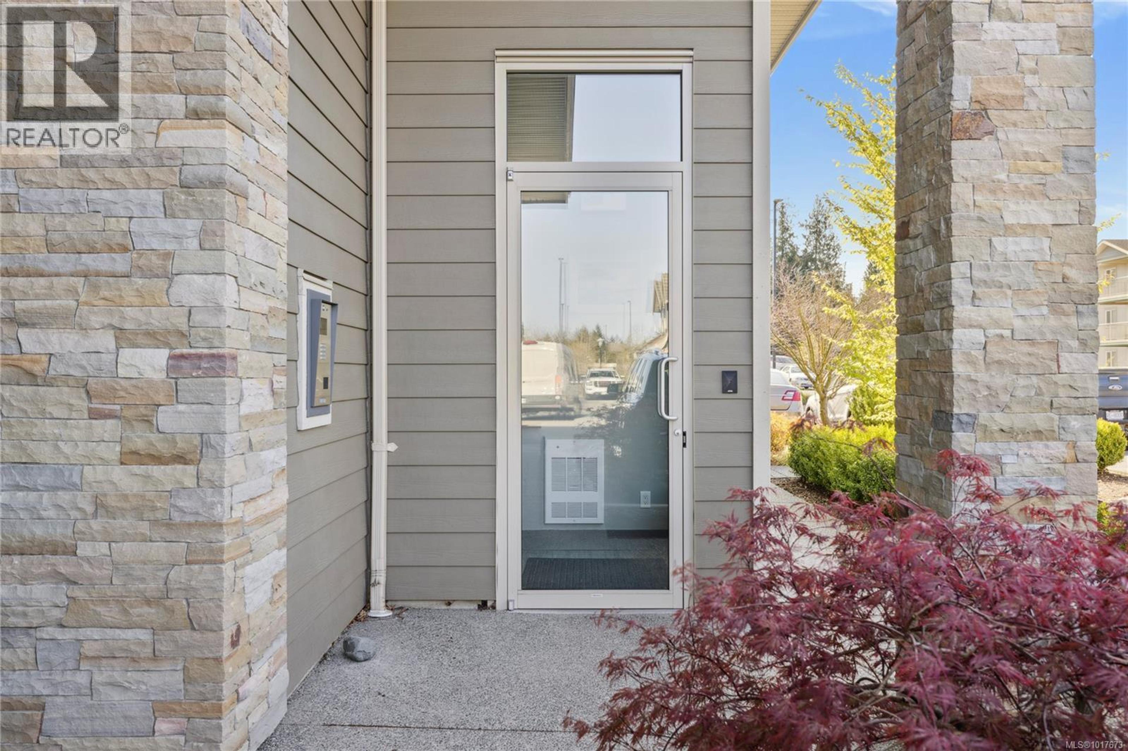 4535 Uplands Dr, Nanaimo - Exteriors - Photo 3