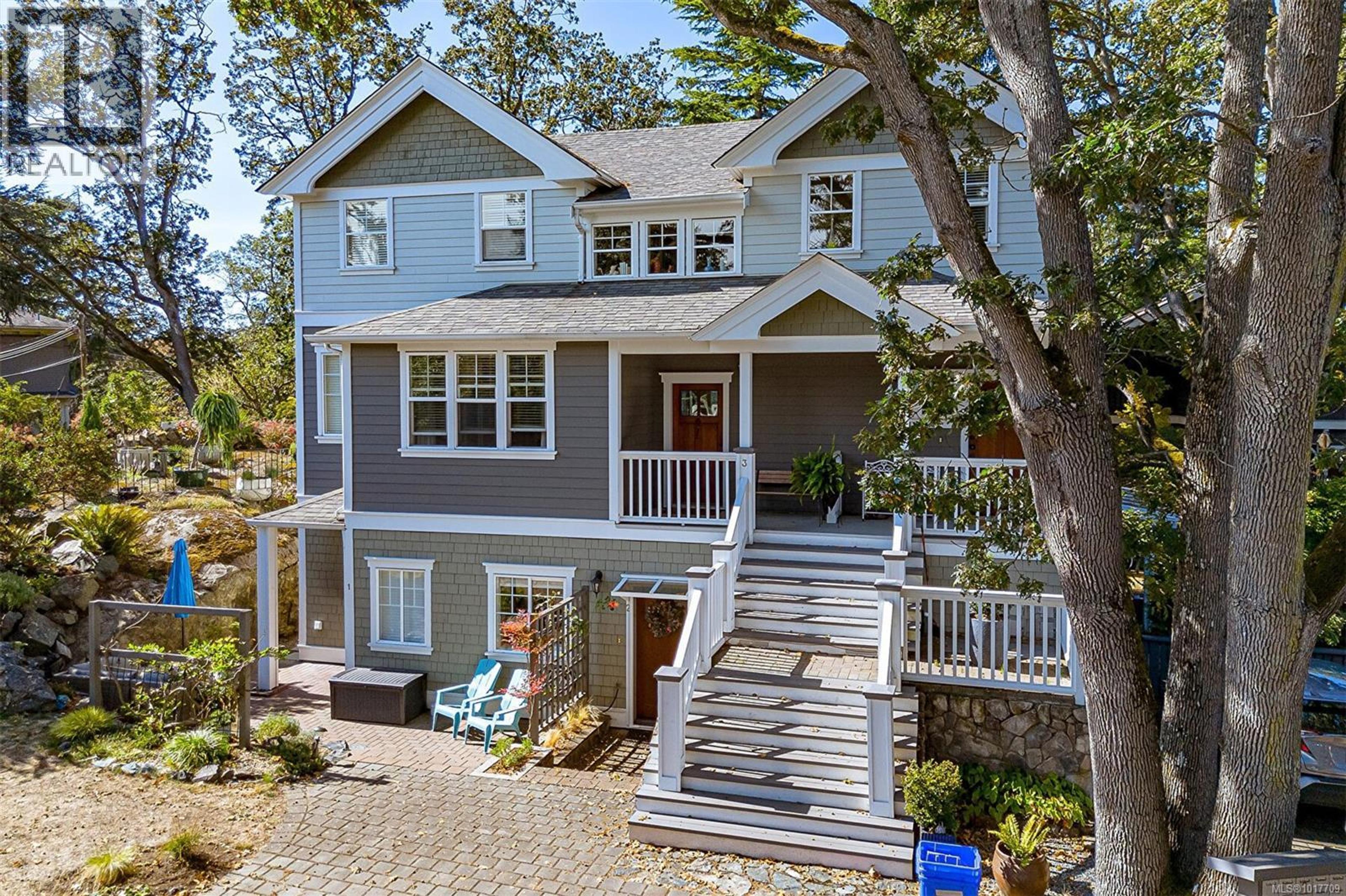 1002 Carberry Gdns, Victoria - Exteriors - Photo 2