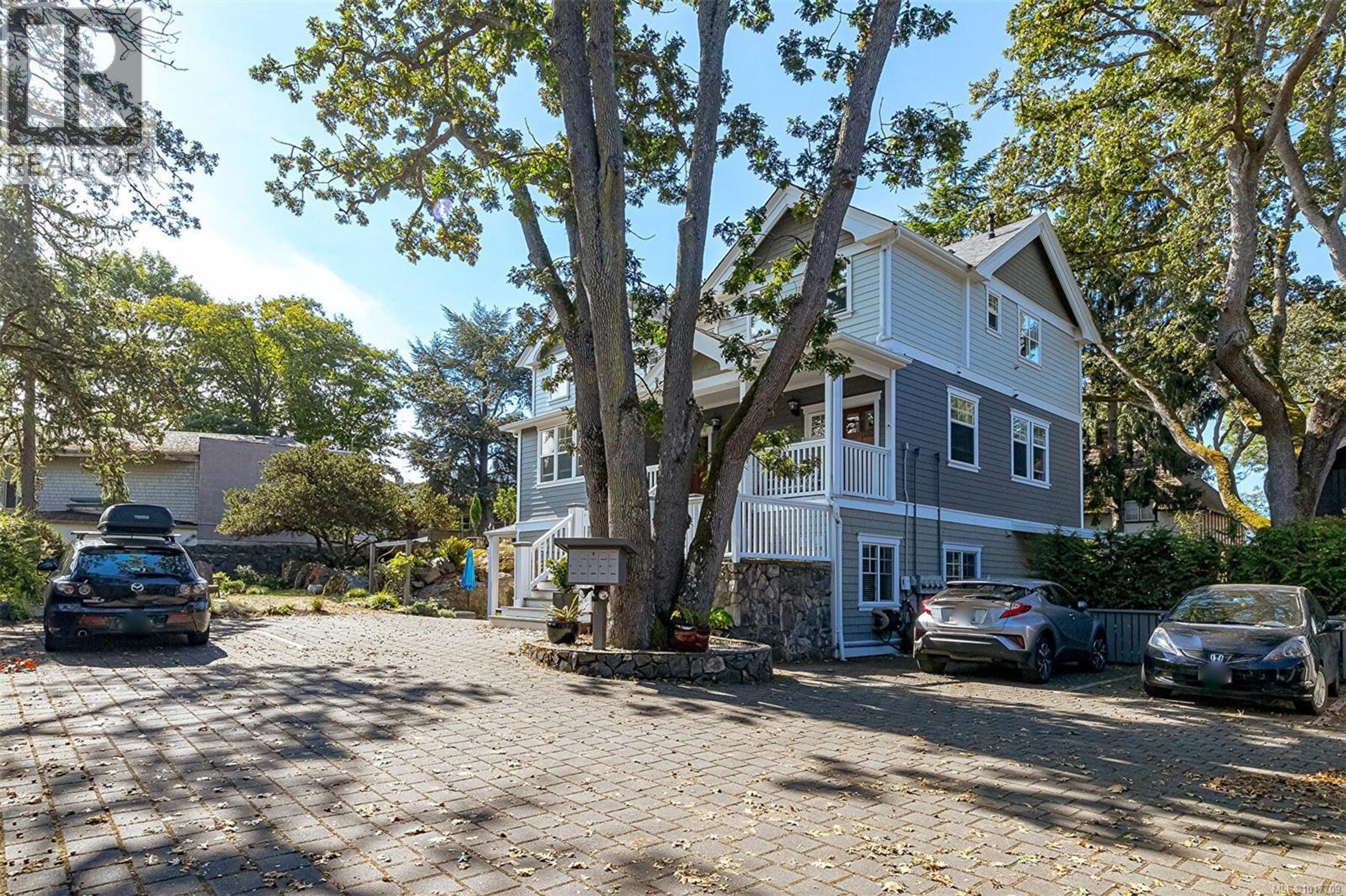 1002 Carberry Gdns, Victoria - Exteriors - Photo 5