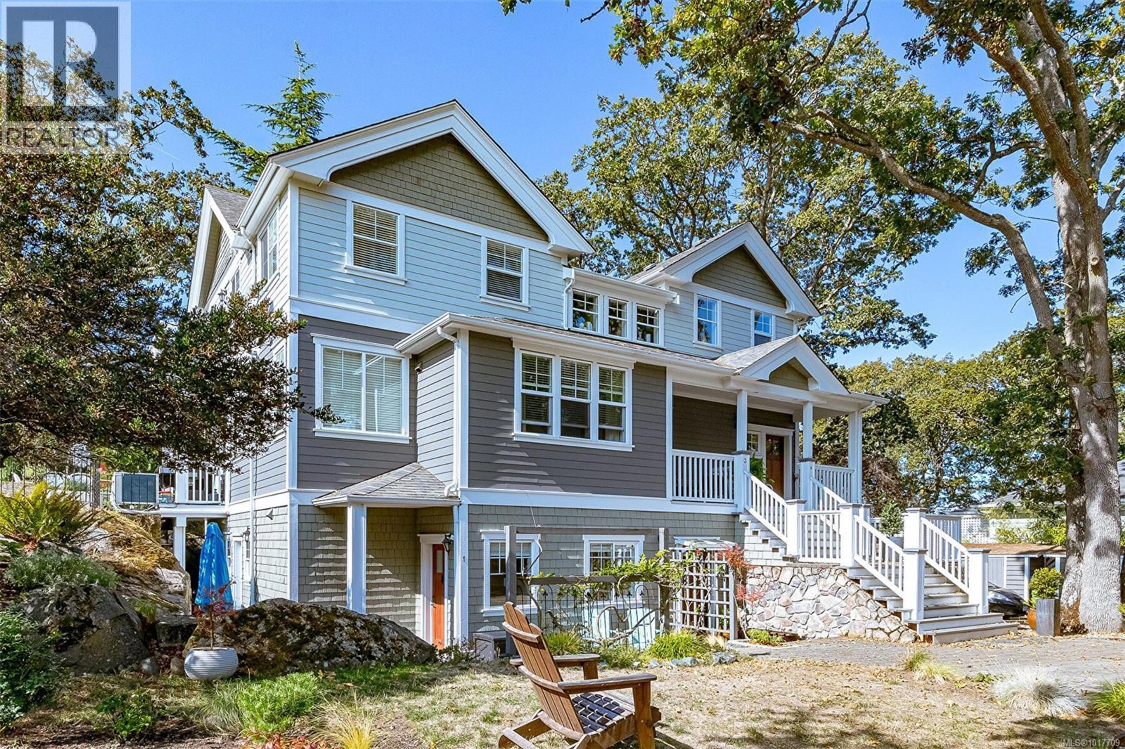 1002 Carberry Gdns, Victoria - Exteriors - Photo 6