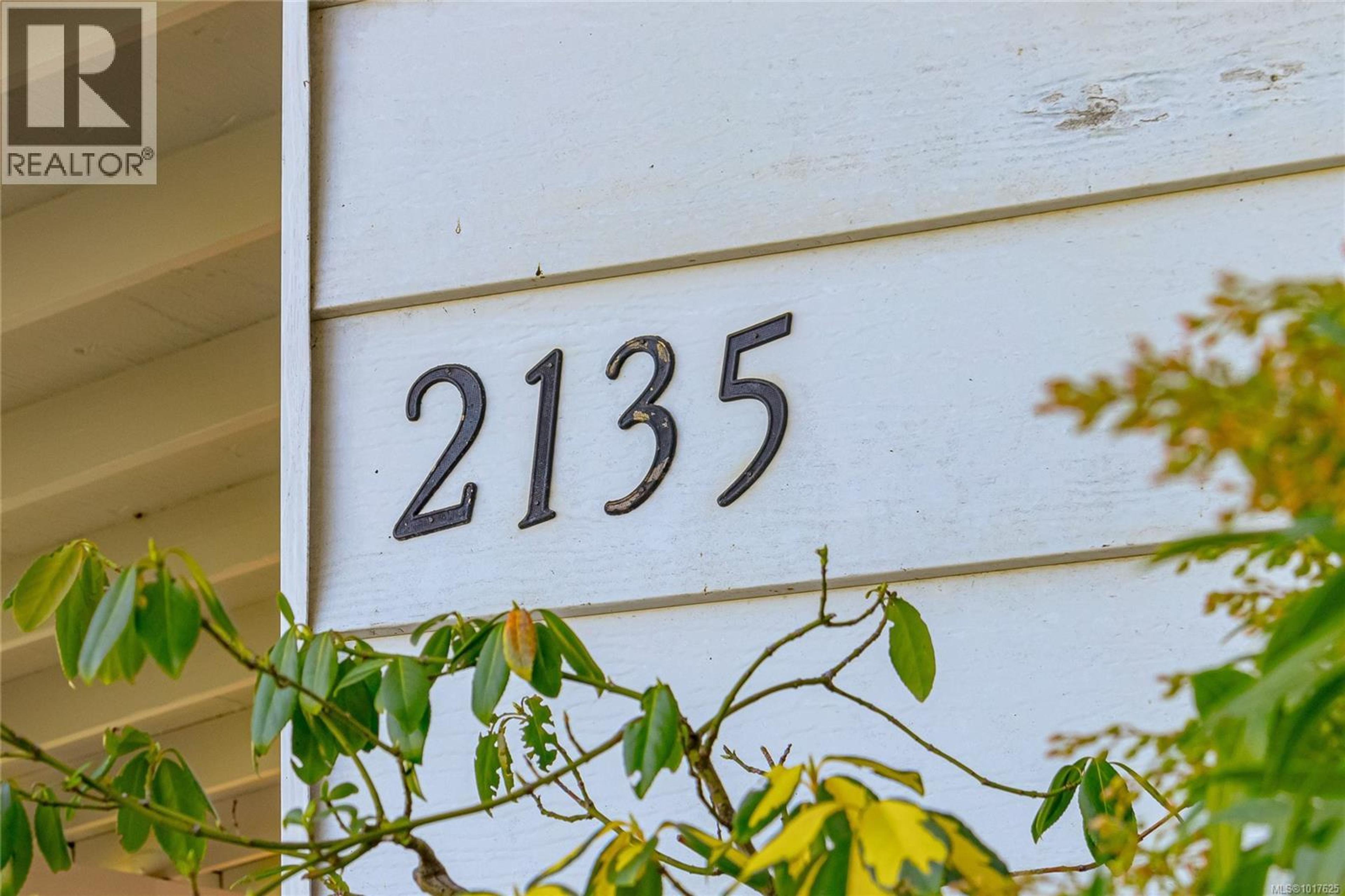 2135 Summergate Blvd, Sidney - Exteriors - Photo 2