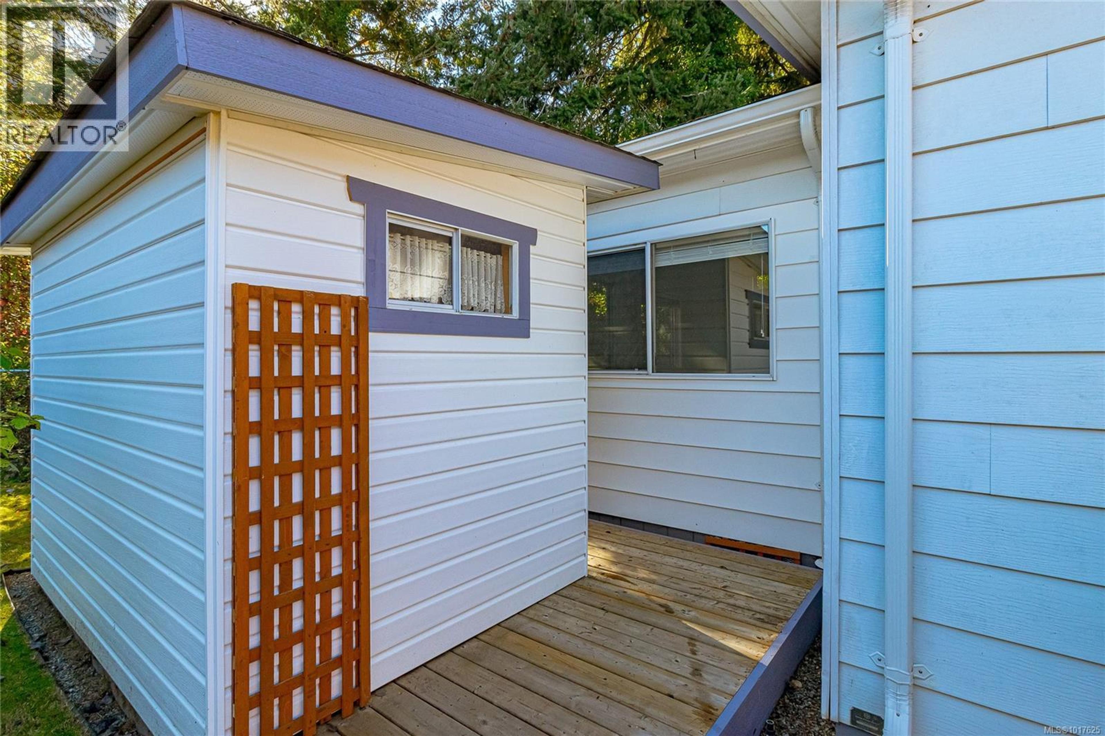 2135 Summergate Blvd, Sidney - Exteriors - Photo 8