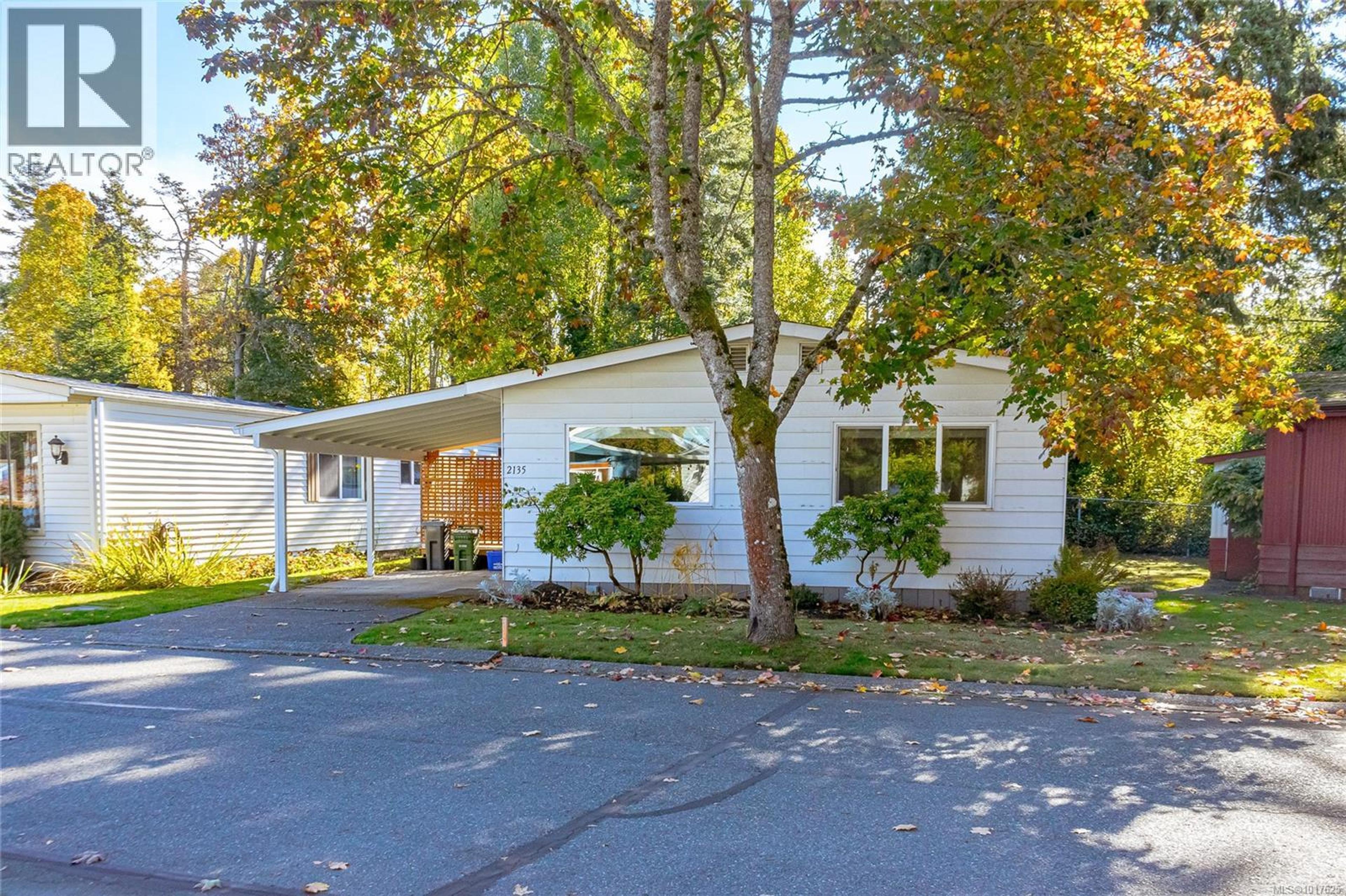 2135 Summergate Blvd, Sidney - Exteriors - Photo 9