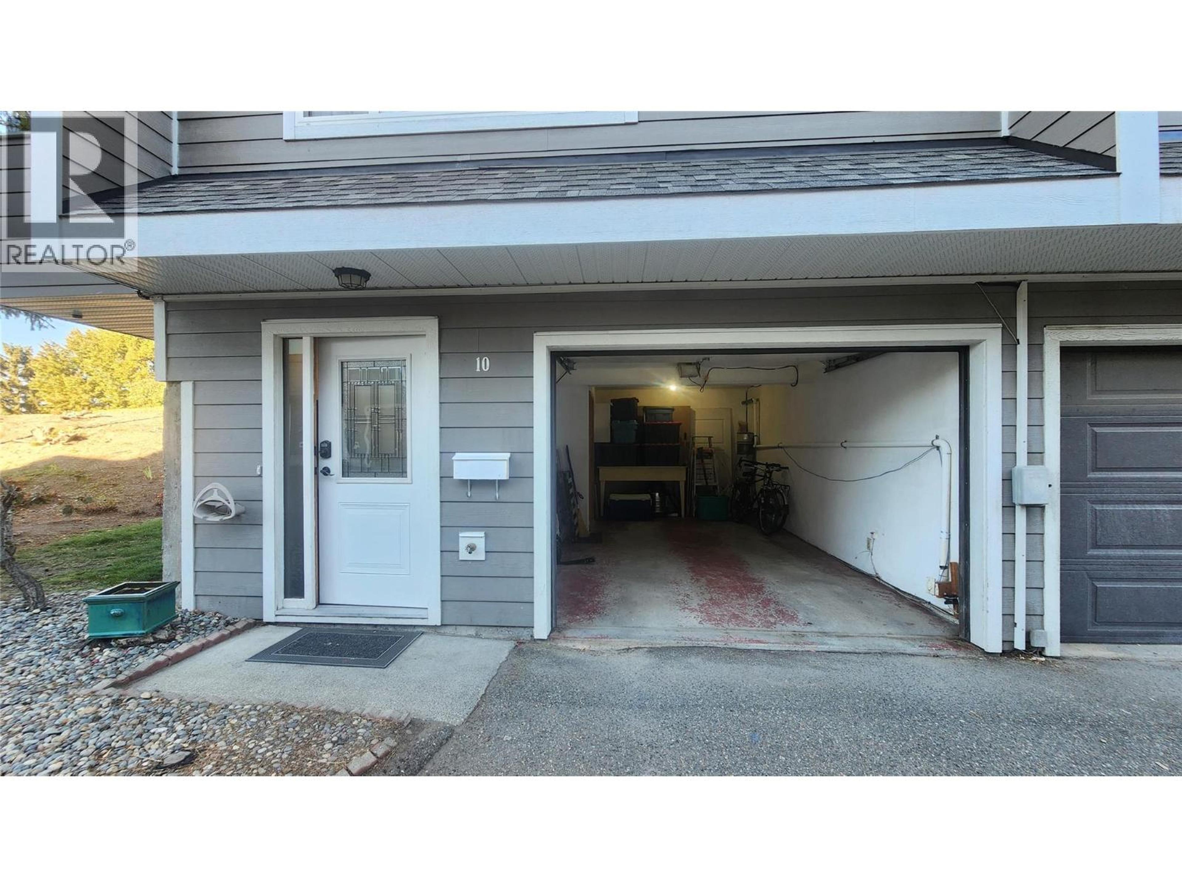 1810 SPRINGHILL Drive, Kamloops - Exteriors - Photo 3