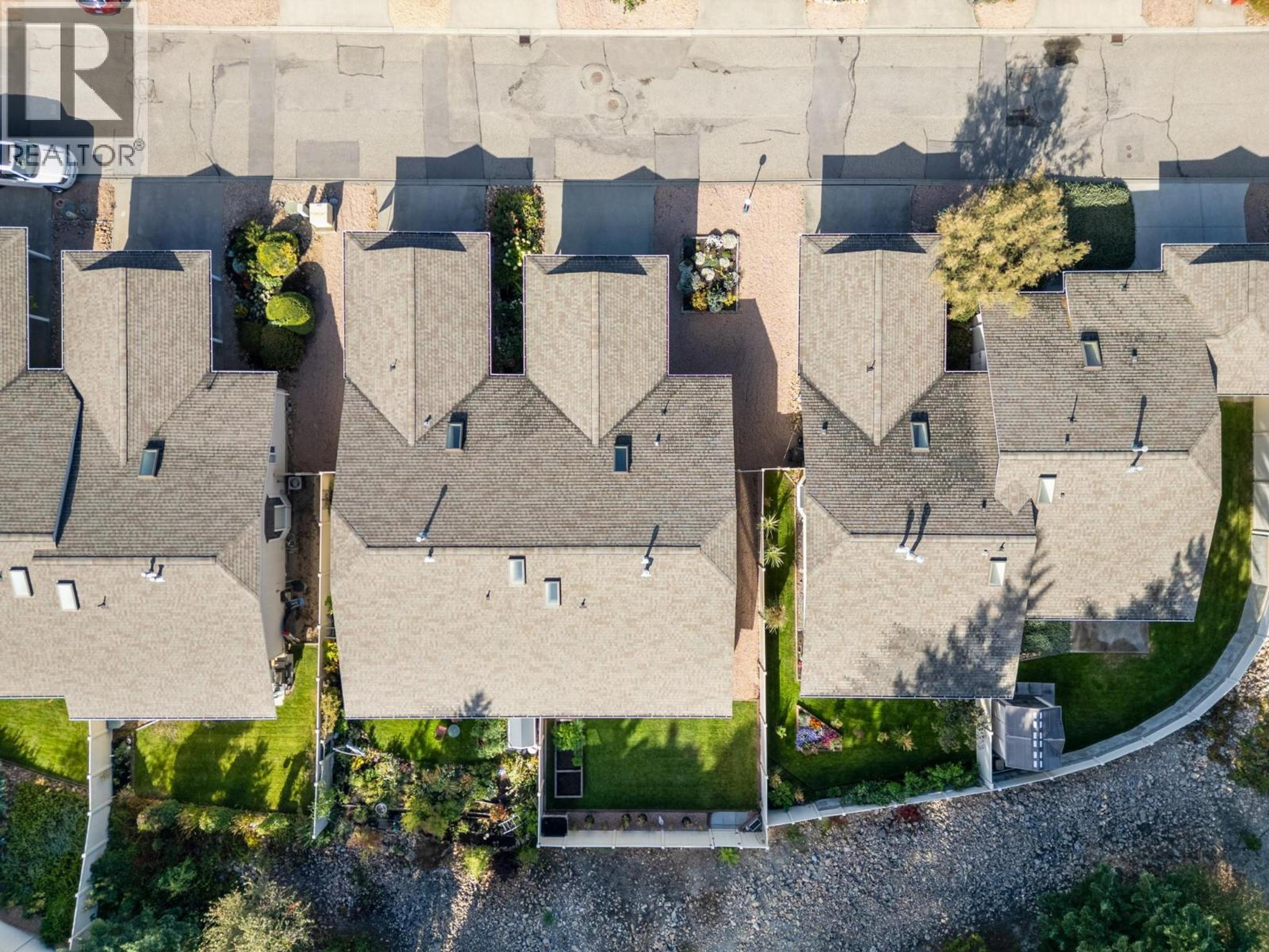 1038 11 Avenue, Vernon - Exteriors - Full Complex View, Drone/Aerial View - Photo 4